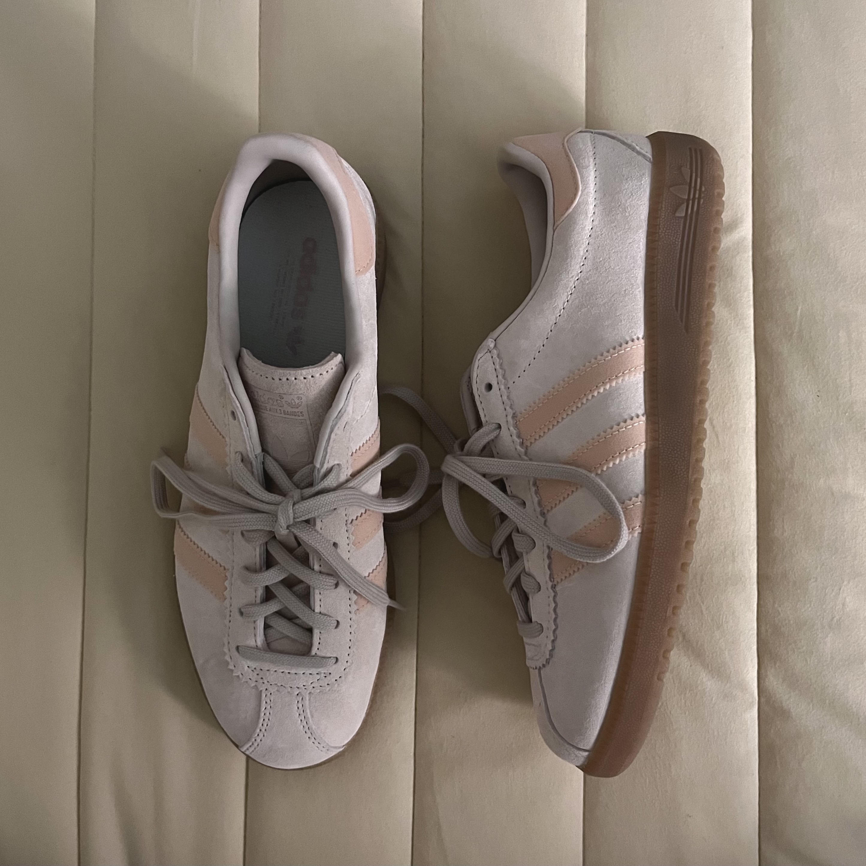 Adidas Bermuda Wonder White 착용 스타일