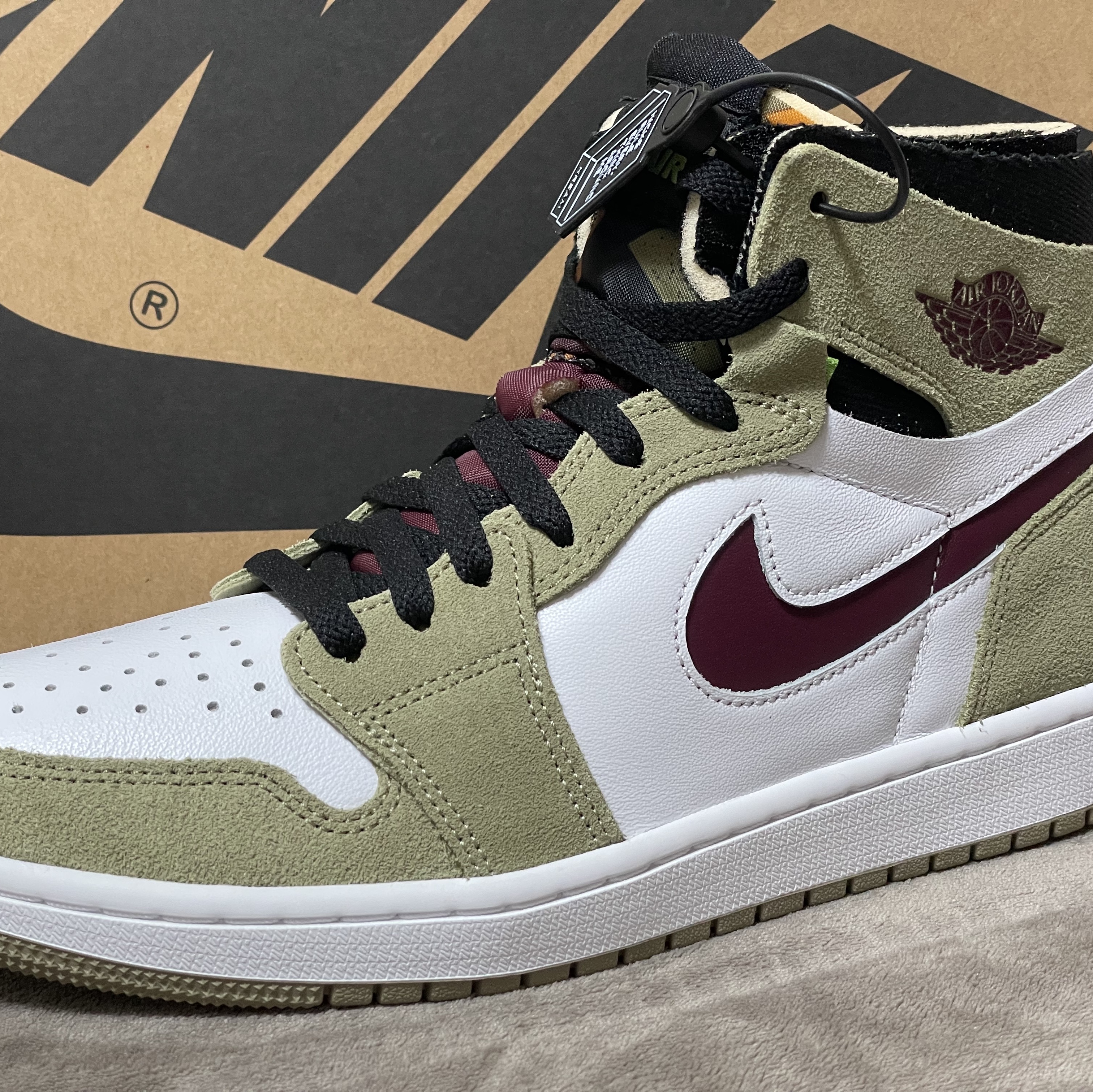 Jordan 1 Zoom Air CMFT Neutral Olive 착용 스타일 - 2
