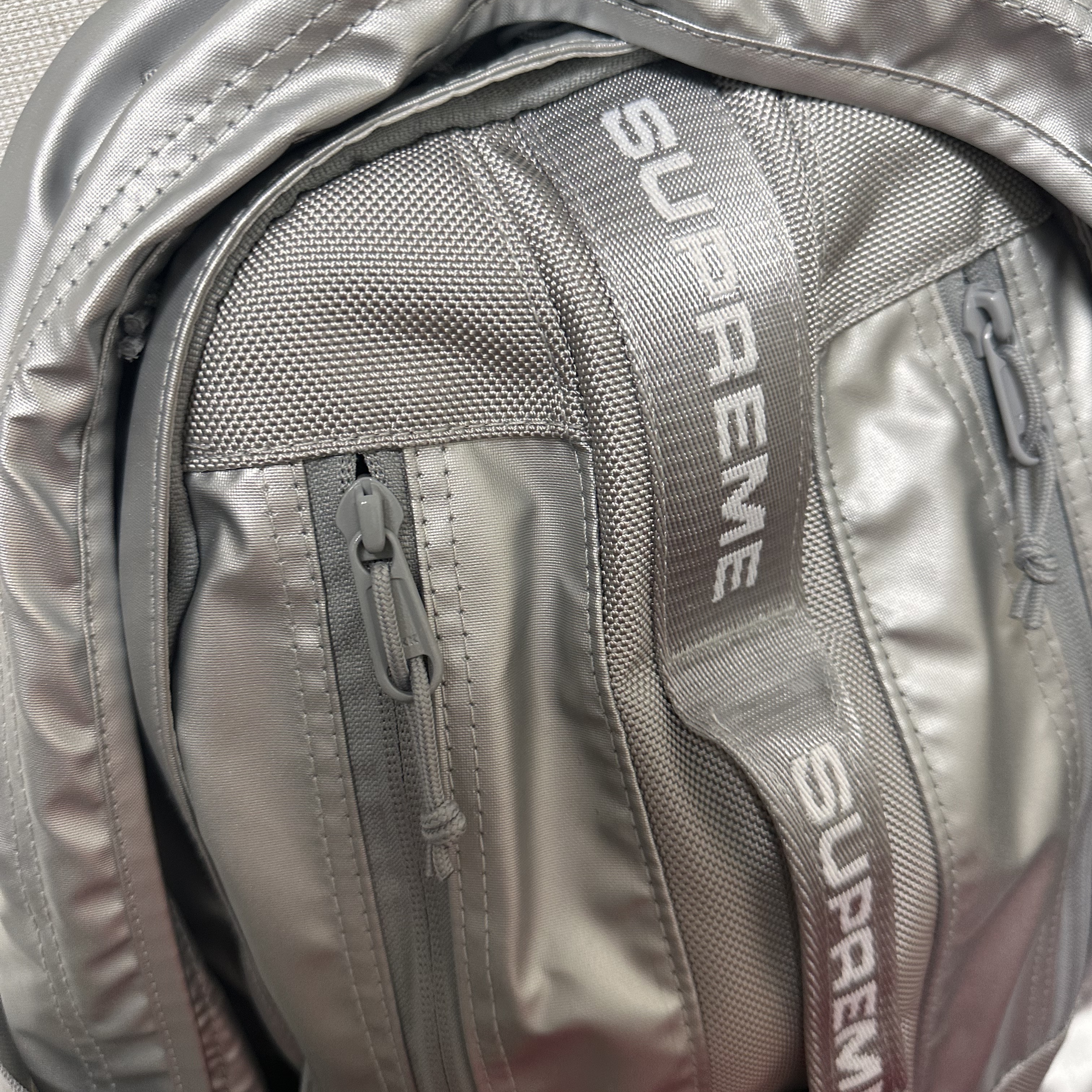Supreme Backpack Silver - 22FW 착용 스타일