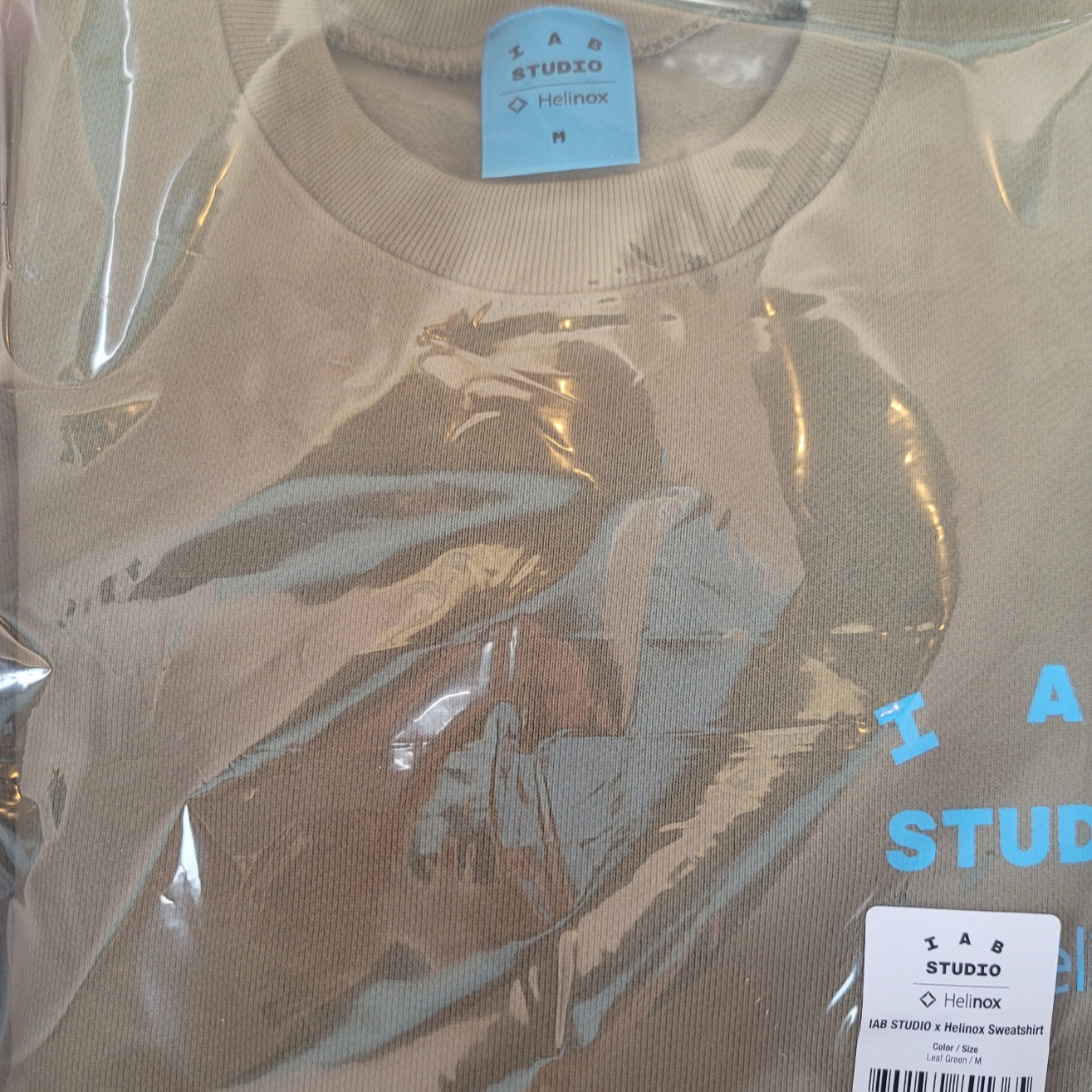 IAB Studio x Helinox Sweatshirt Leaf Green 착용 스타일