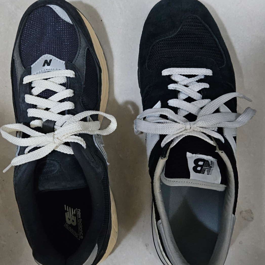 New Balance 2002R Special Vintage Black Grey 착용 스타일