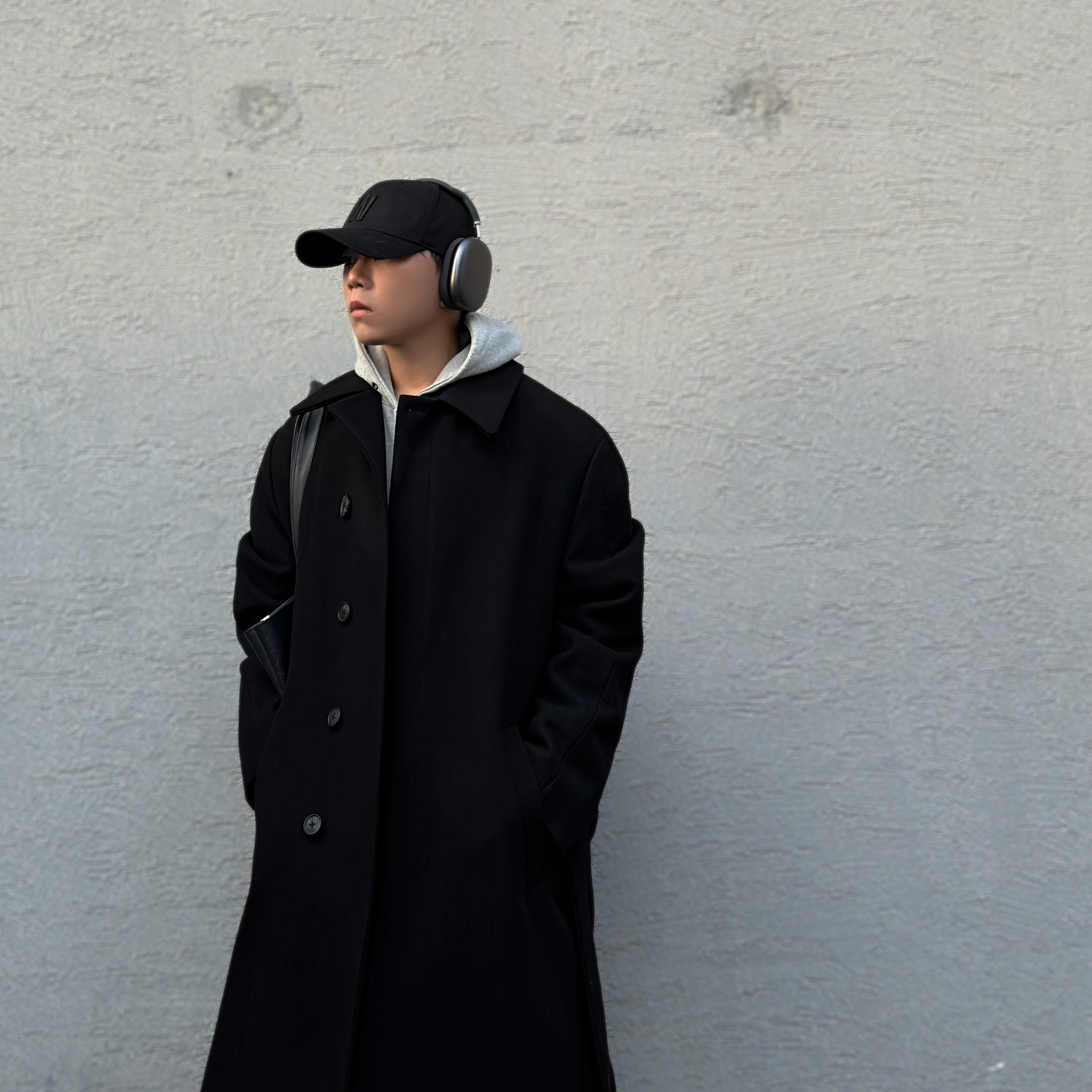 Apple AirPods Max Lightning Space Gray (Korean Ver.), Maison Mihara Yasuhiro Blakey OG Sole Leather Low-top Sneakers White 착용 스타일 - 4