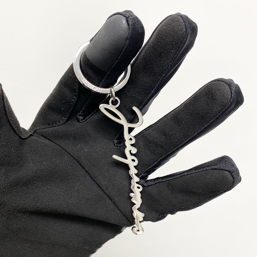 Jacquemus Le Porte Cles Jacquemus Signature Logo Keyring Silver 착용 스타일