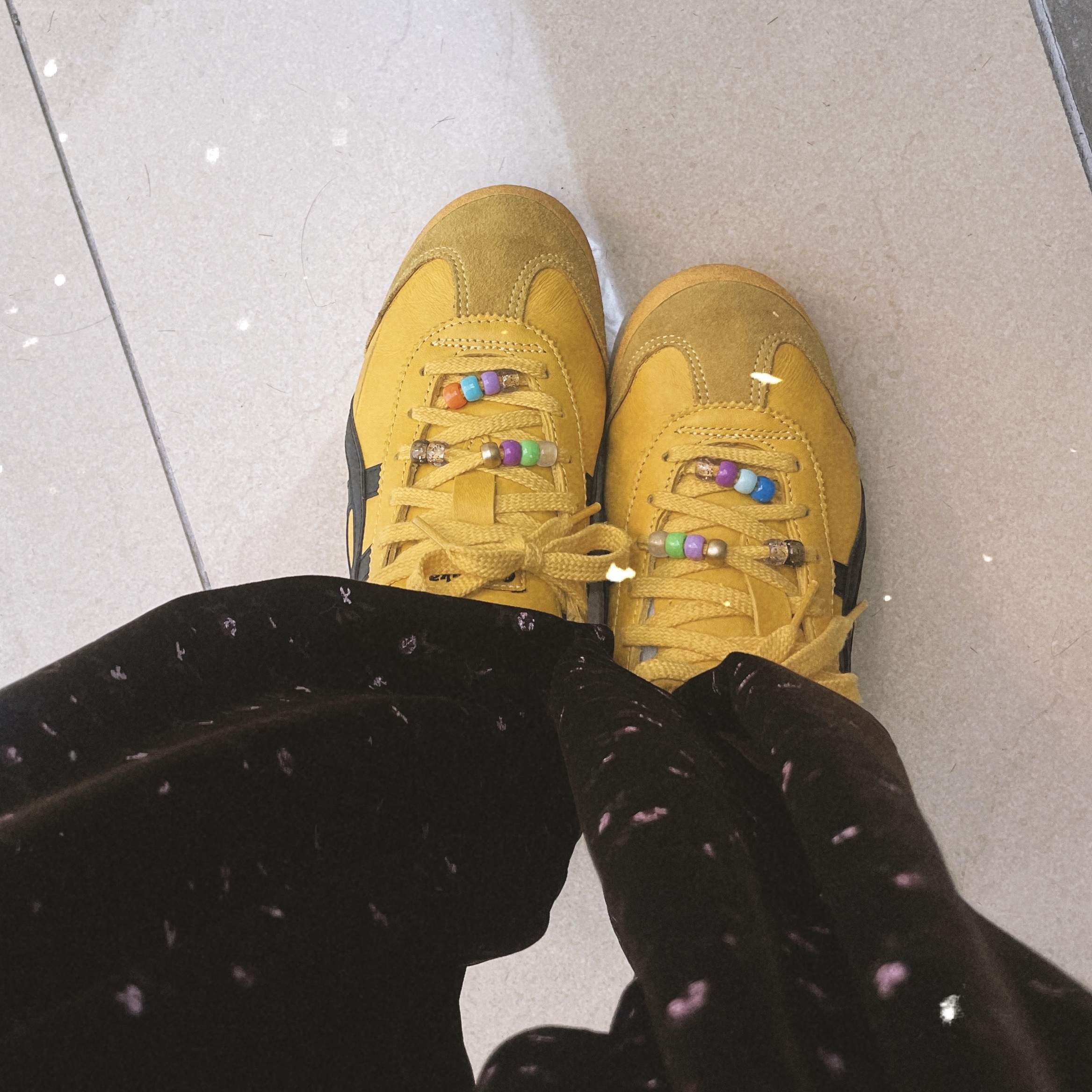 Onitsuka Tiger Mexico 66 Yellow Black 착용 스타일 - 1