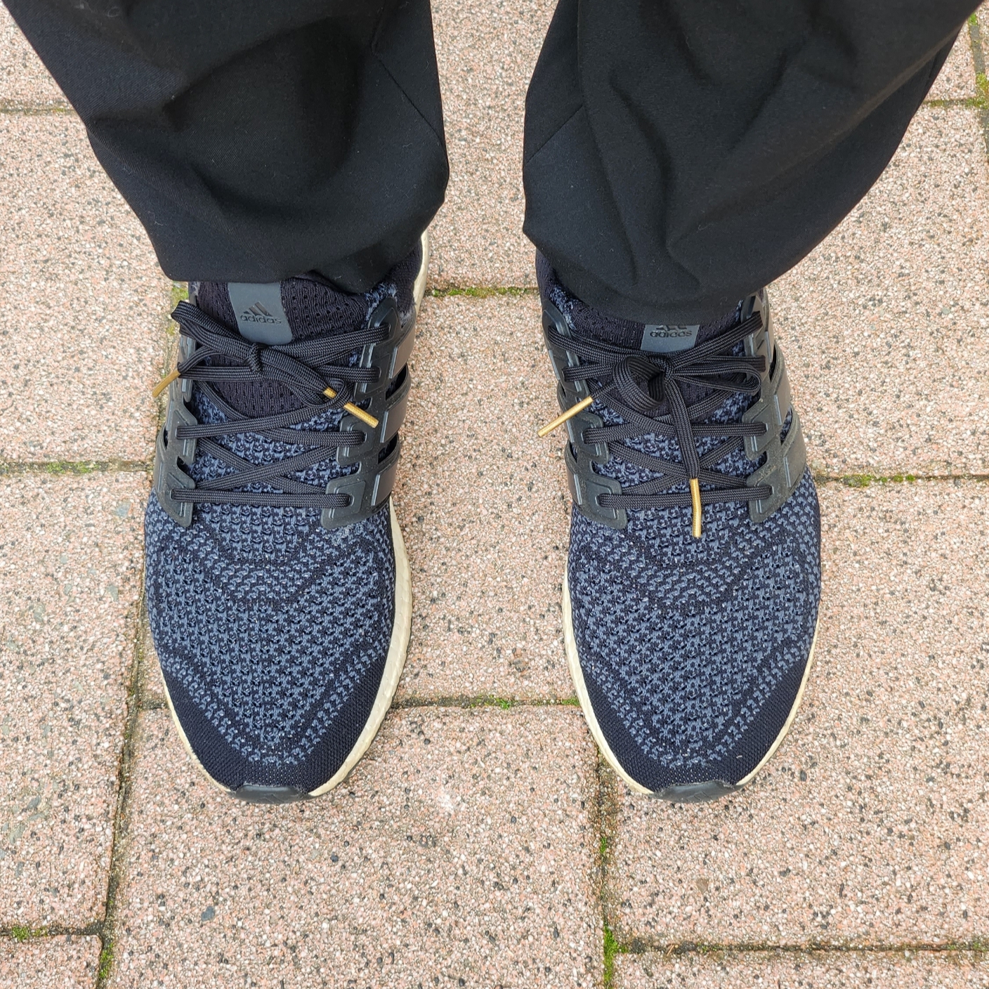 Adidas Ultraboost 1.0 Black Gold Purple 착용 스타일