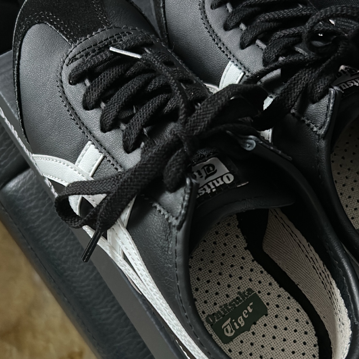 Onitsuka Tiger Mexico 66 Black White 착용 스타일