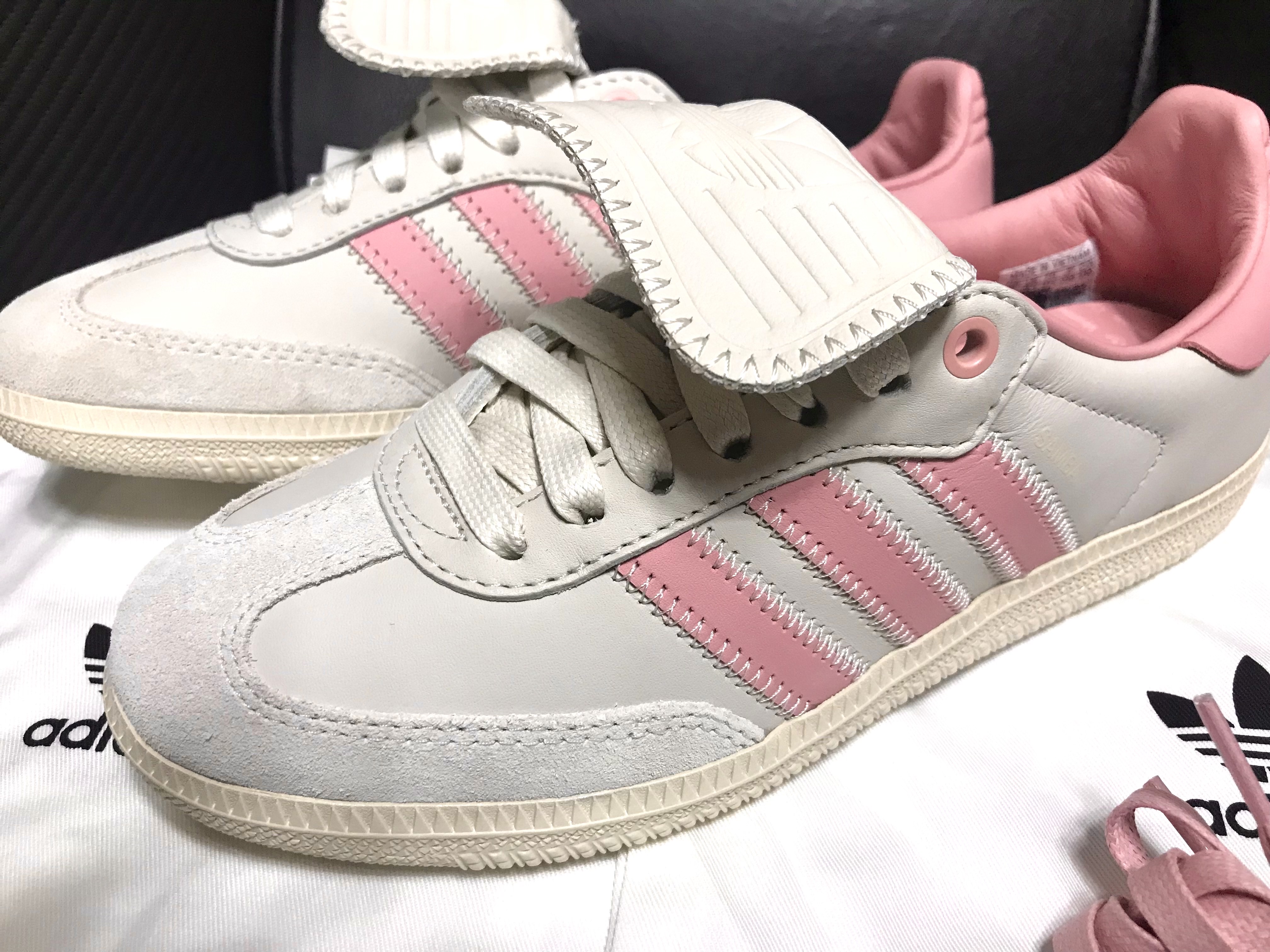 Adidas x Pharrell Williams Humanrace Samba Aluminium Wonder Mauve 착용 스타일 - 1