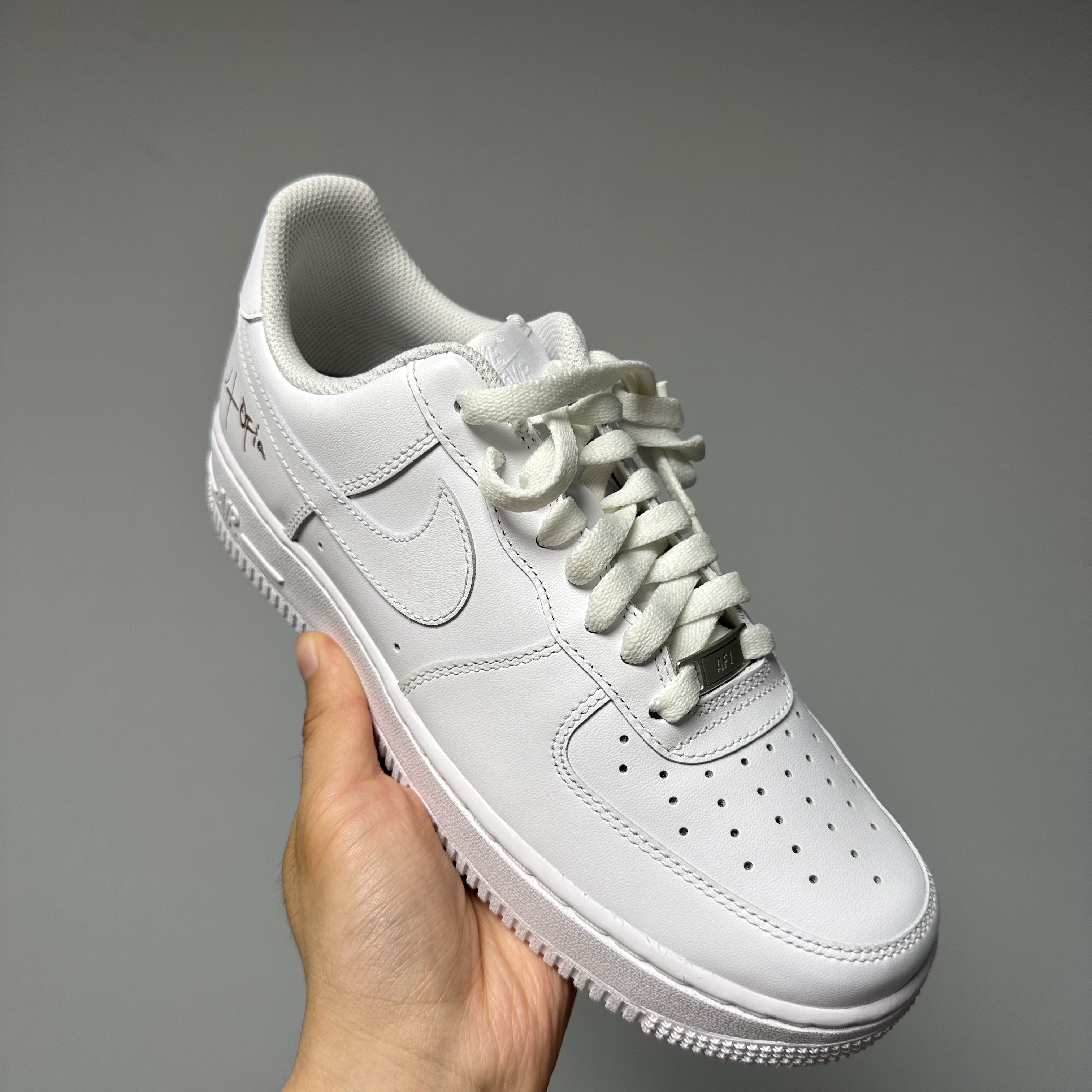 (W) Nike x Travis Scott Air Force 1 '07 Low Cactus Jack Utopia Edition White 착용 스타일 - 2