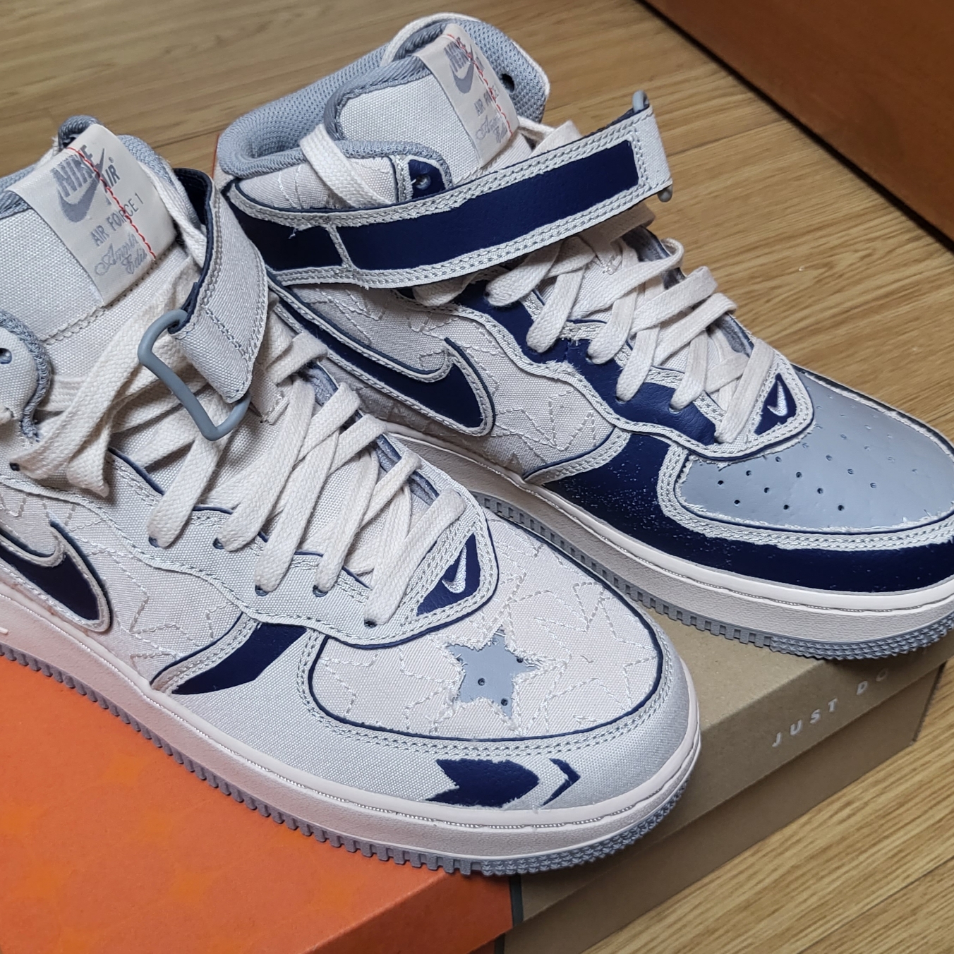 Nike Air Force 1 Mid '07 Pearl White 착용 스타일 - 2