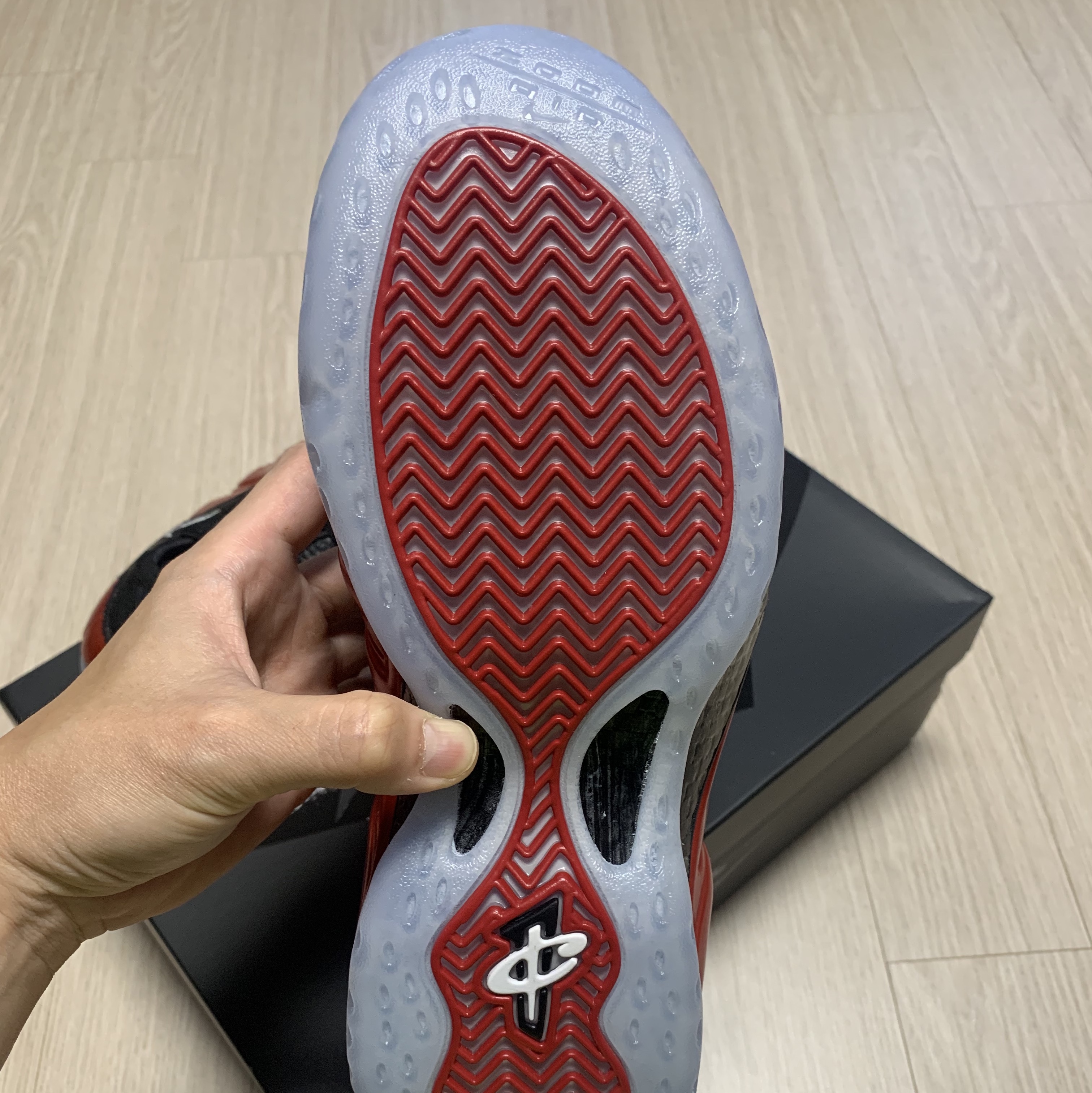 Nike Air Foamposite One Metallic Red 착용 스타일 - 5
