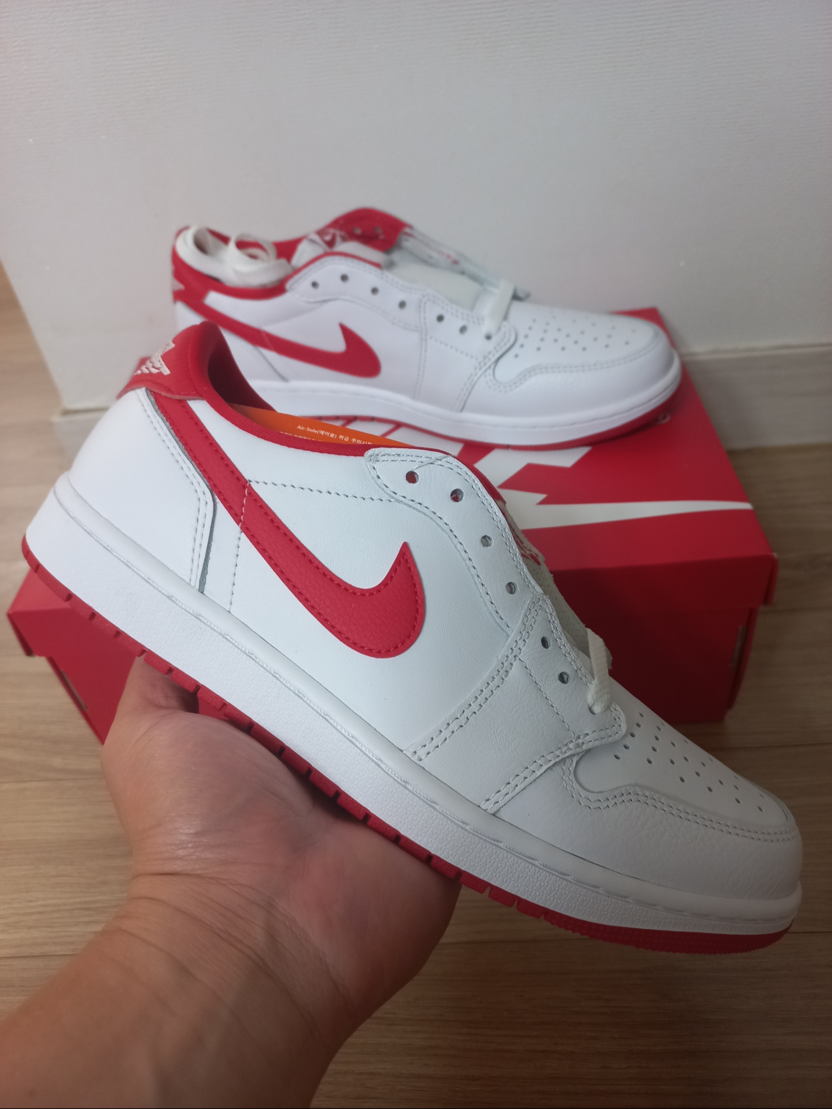 Jordan 1 Retro Low OG University Red 착용 스타일 - 1