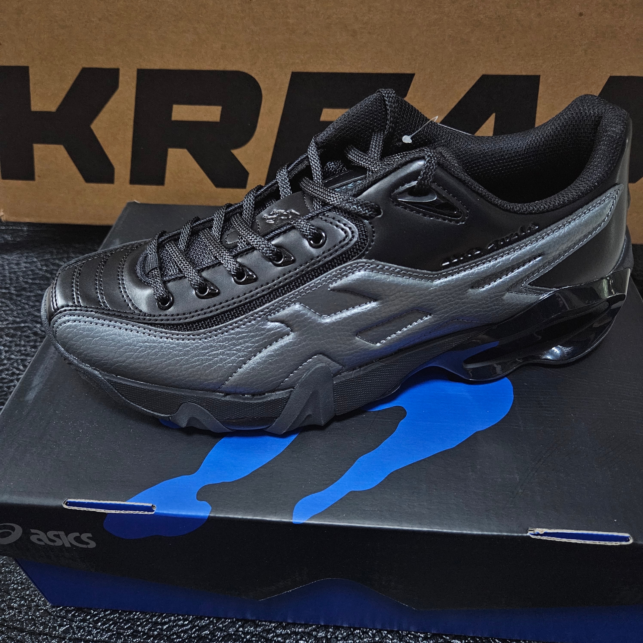 Asics x Kiko Kostadinov Novalis Gel-Teremoa Obsidian Black Smoke Shadow 착용 스타일