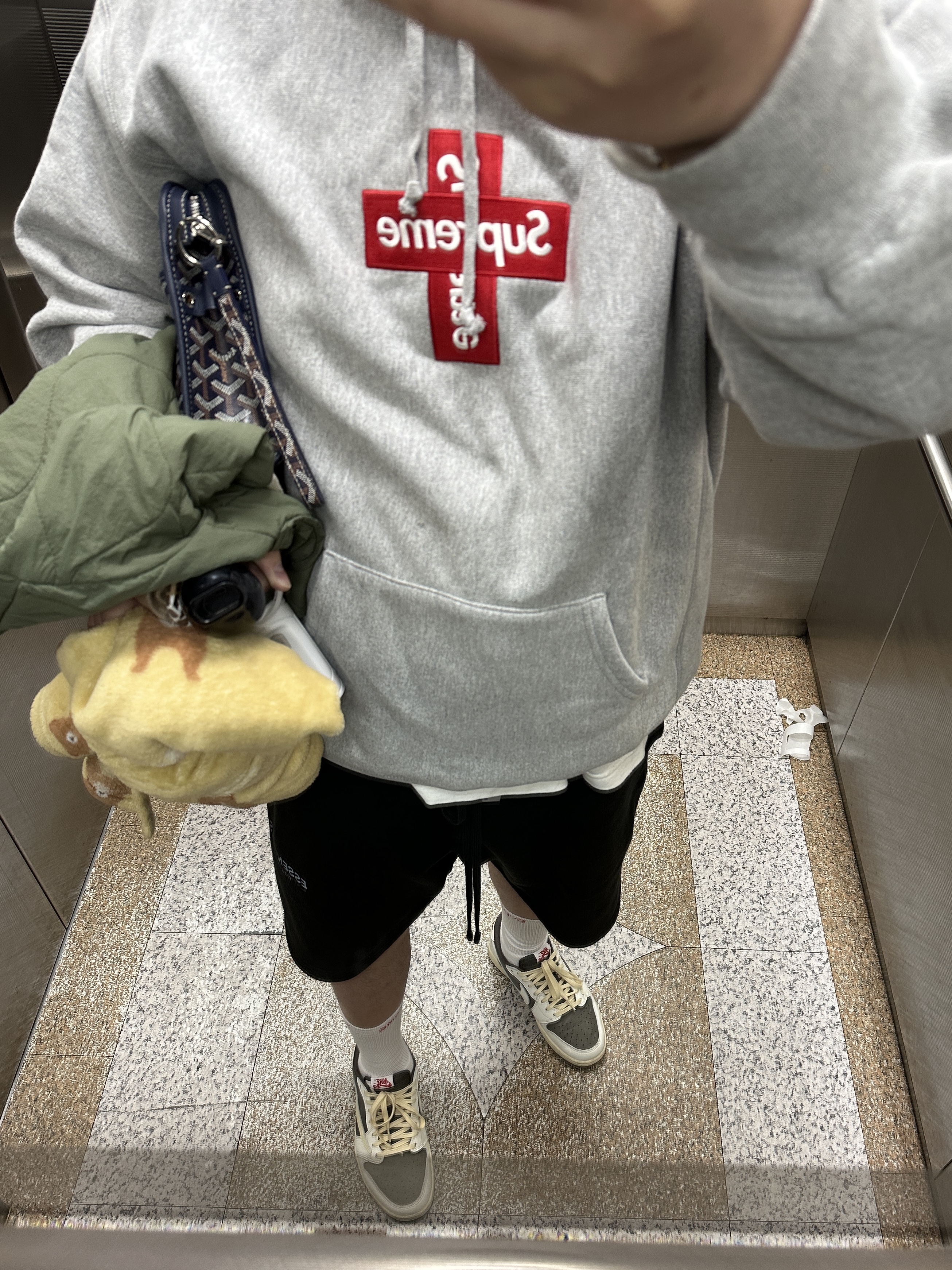 Supreme Cross Box Logo Hooded Sweatshirt Heather Grey - 20FW, Jordan 1 x Travis Scott Retro Low OG SP Sail and Ridgerock 착용 스타일