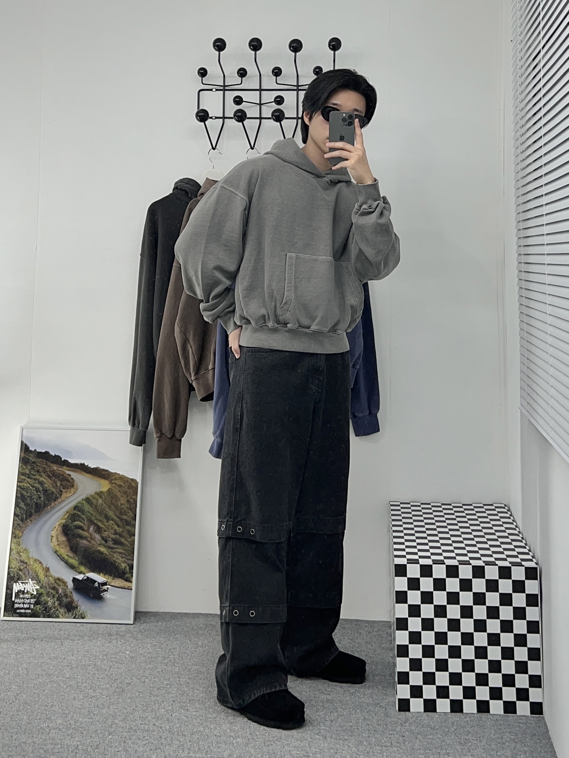 Clarks Wallabee Gore-Tex Black Suede 착용 스타일 - 2