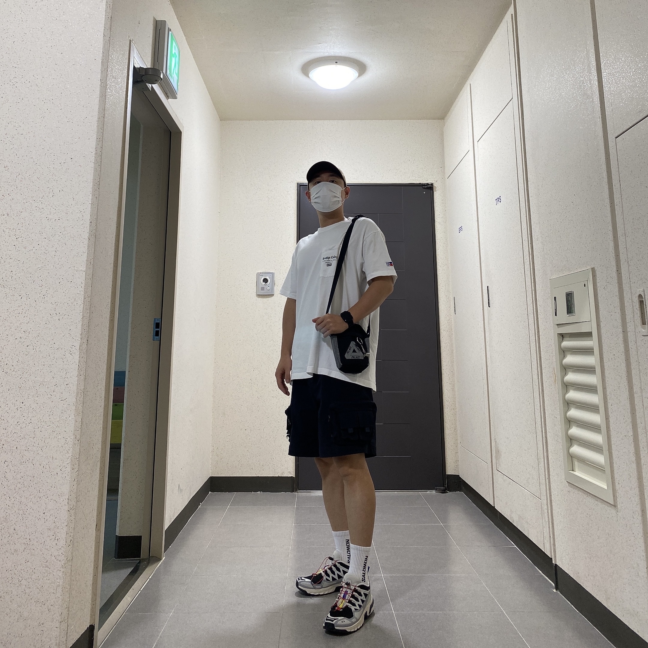 Salomon ACS +OG Black Lunar Rock Alloy, Nike ACG Cargo Shorts Black - US/EU 착용 스타일