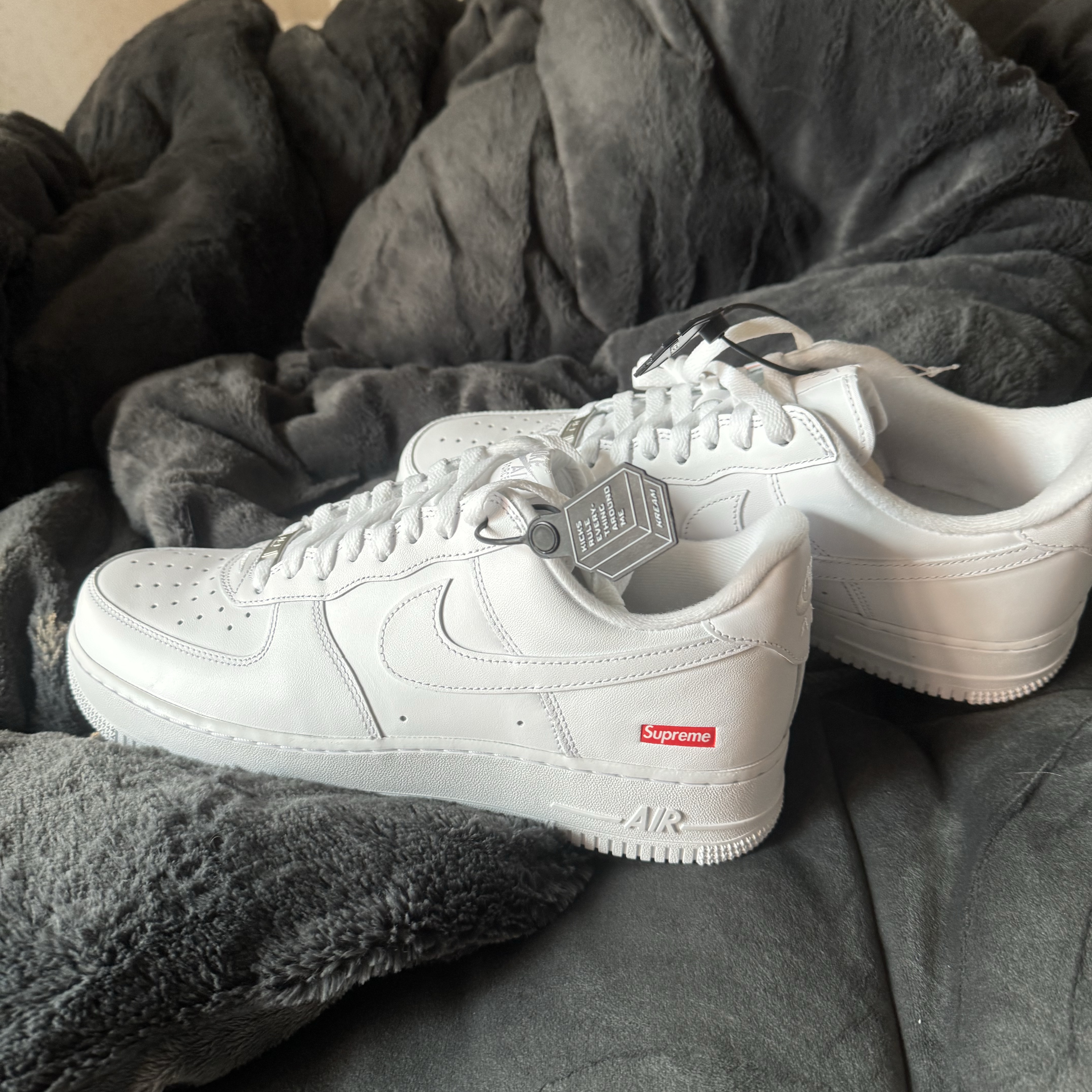 Nike x Supreme Air Force 1 Low White 착용 스타일