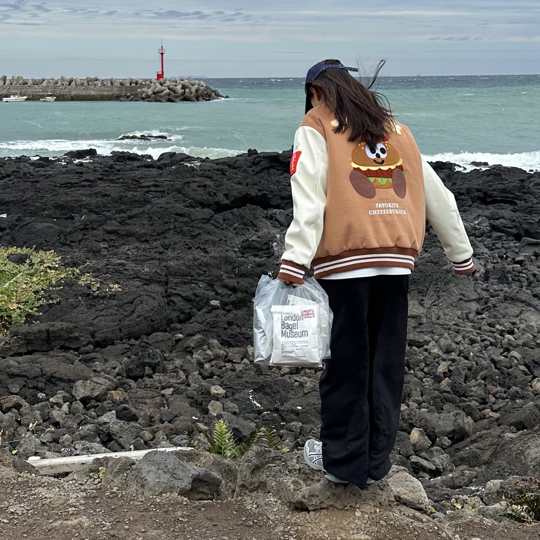 Vandy The Pink Charr Burger Varsity Jacket Mustard Brown, Supreme Pigment Print S Logo 6-Panel Indigo - 22FW 착용 스타일