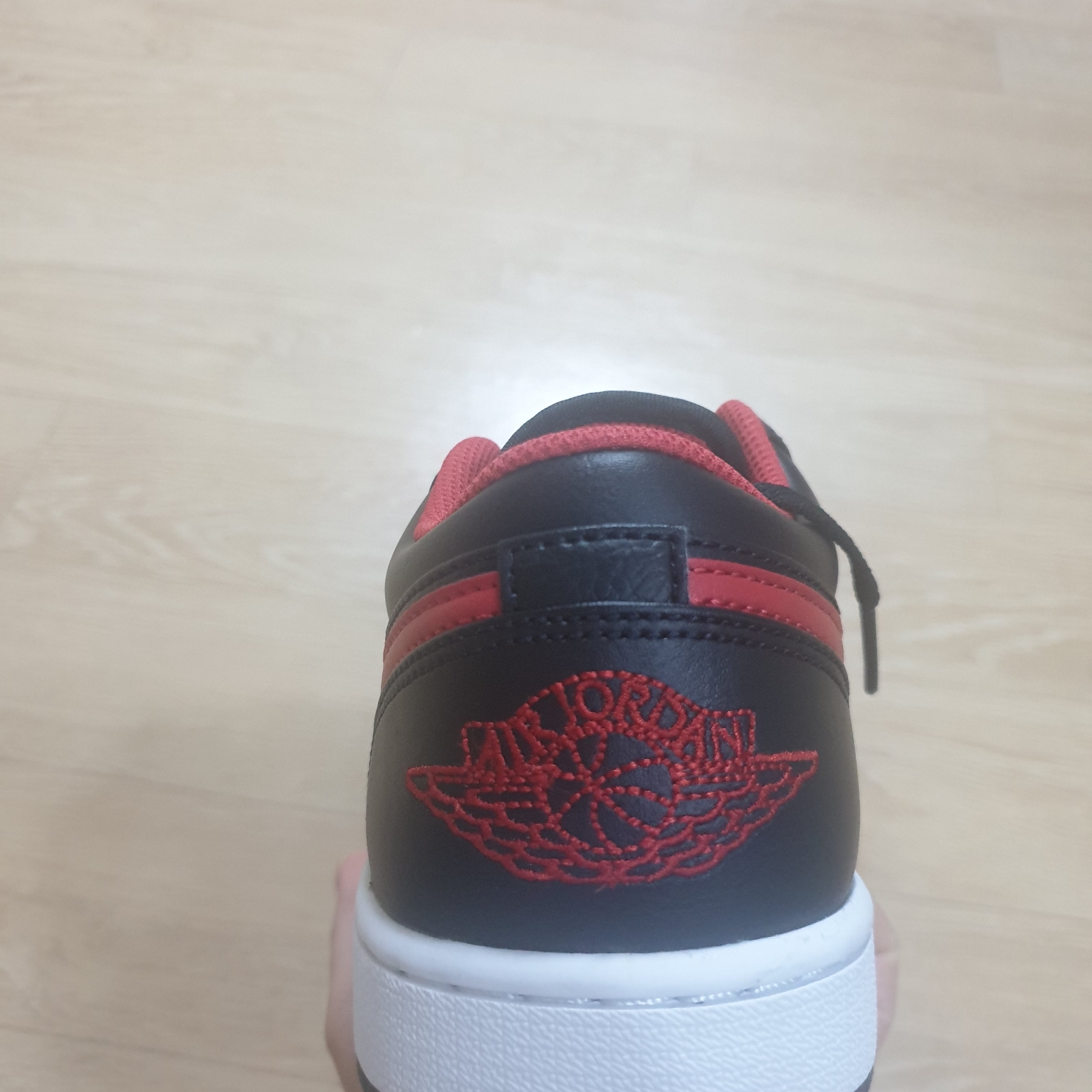 Jordan 1 Low Black Fire Red 착용 스타일