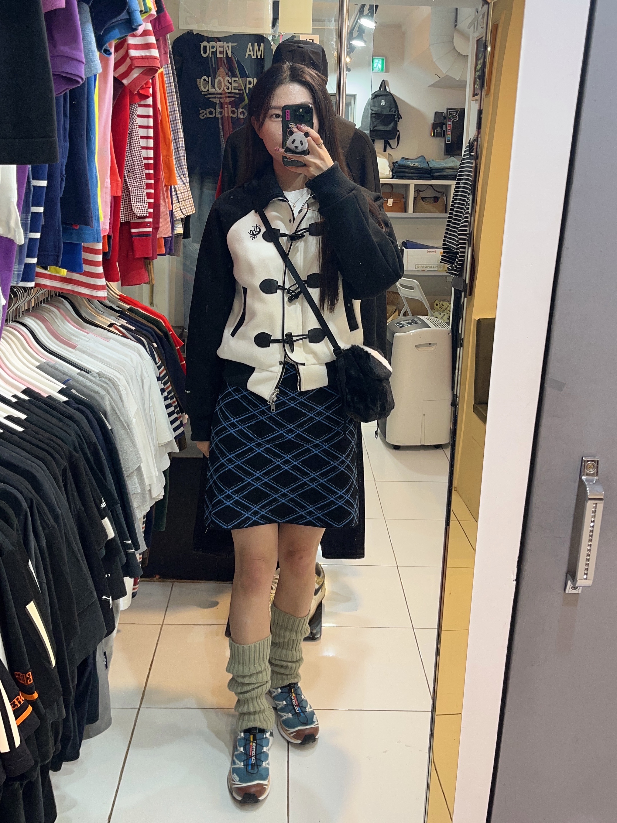 Nike NSW Futura 365 Faux Fur Crossbody Bag 1L Black, Salomon XT-6 Aegean Blue Tortoise Shell 착용 스타일