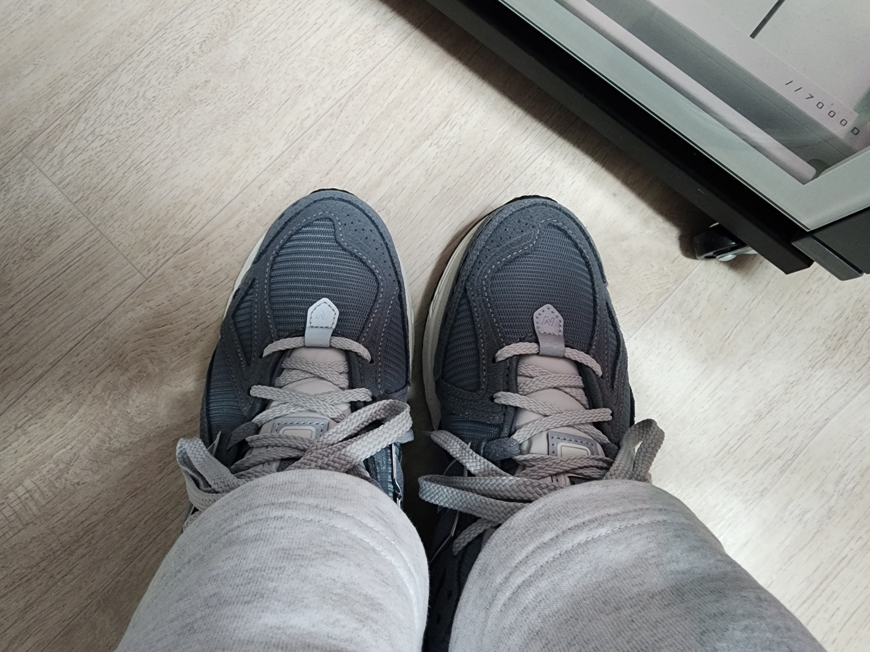New Balance 1906R Titanium Grey Matter 착용 스타일 - 2