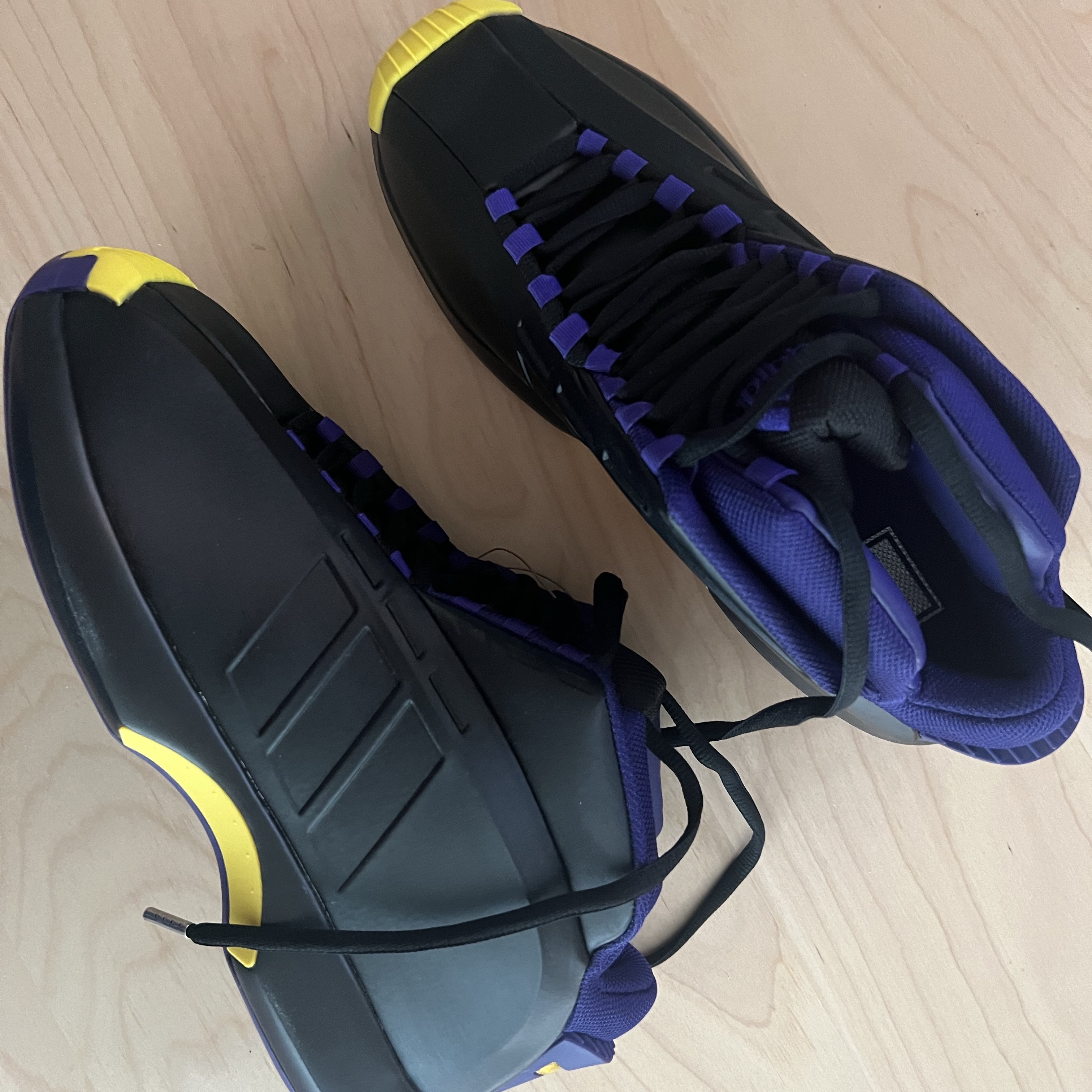 Adidas Crazy 1 Core Black Collegiate Purple 착용 스타일