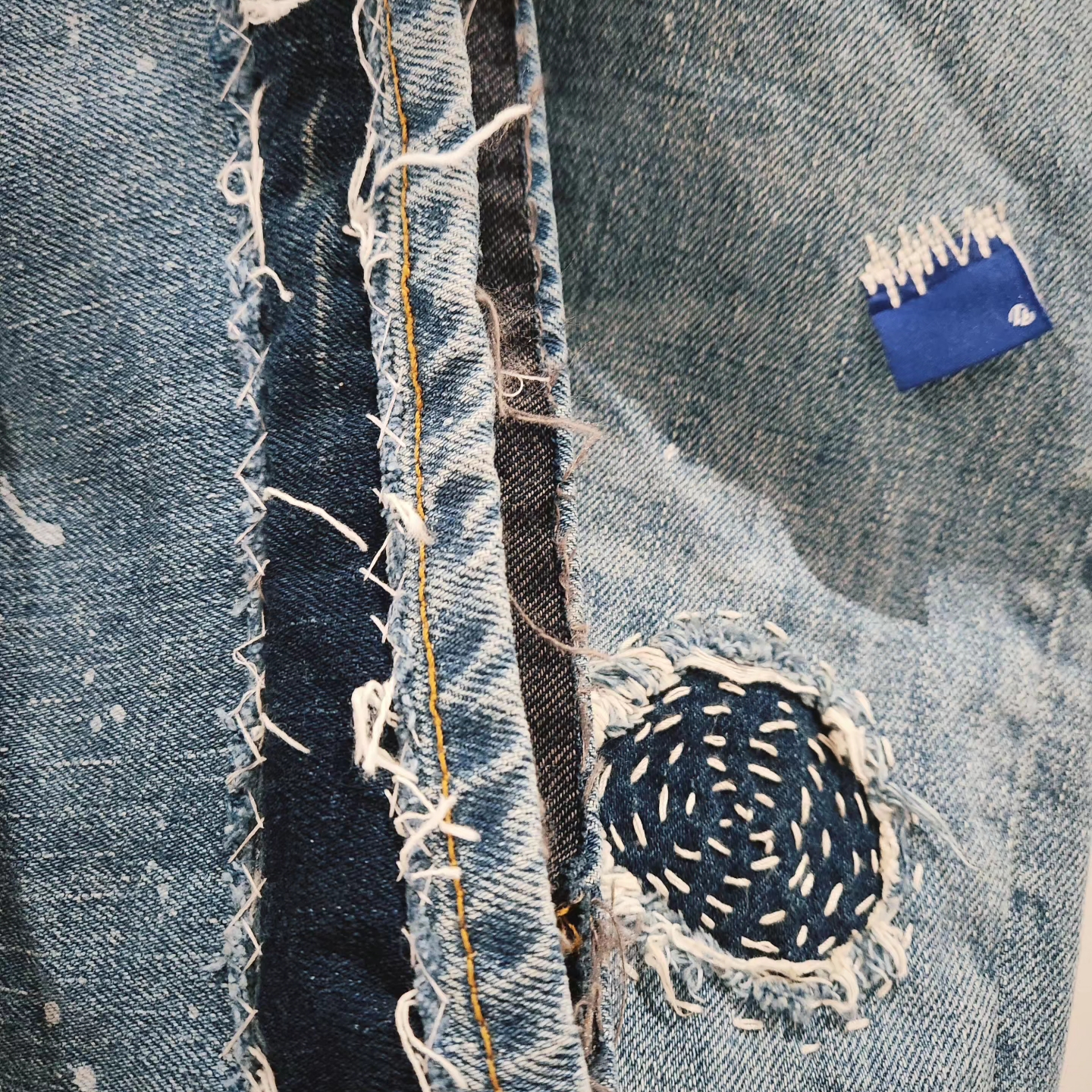 Zara x Ader Error Patchwork Jeans Blue, Stussy x Our Legacy x Denim Tears TTL Varsity Jacket Black 착용 스타일 - 3