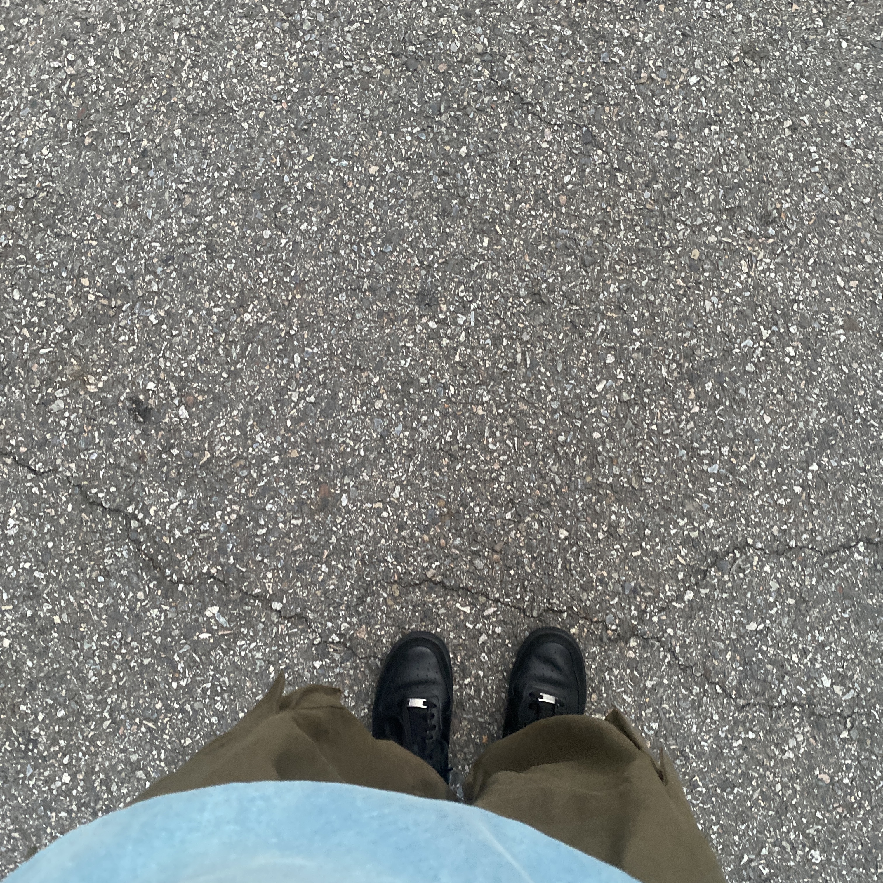 Nike Air Force 1 '07 Low Triple Black 착용 스타일
