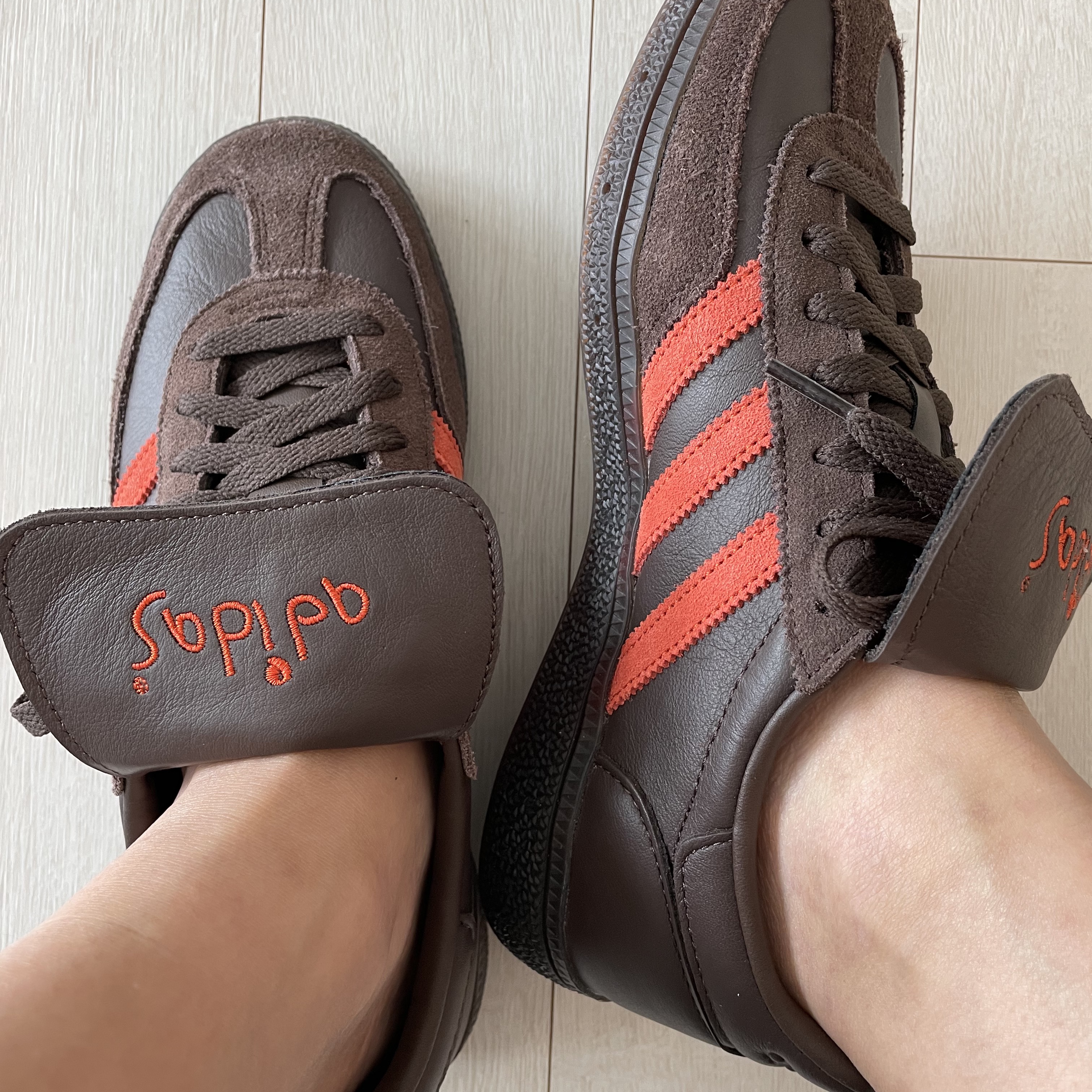 Adidas Spezial Handball Brown Collegiate Orange 착용 스타일 - 3