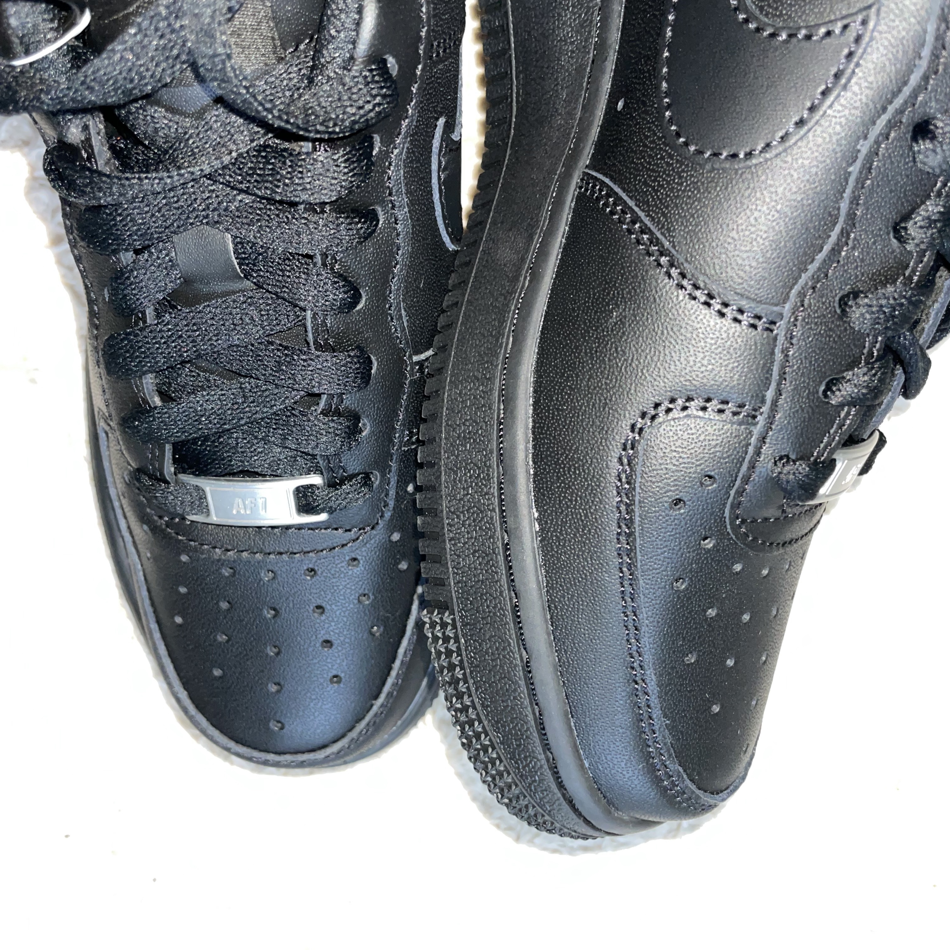 (W) Nike Air Force 1 '07 Low Triple Black 착용 스타일