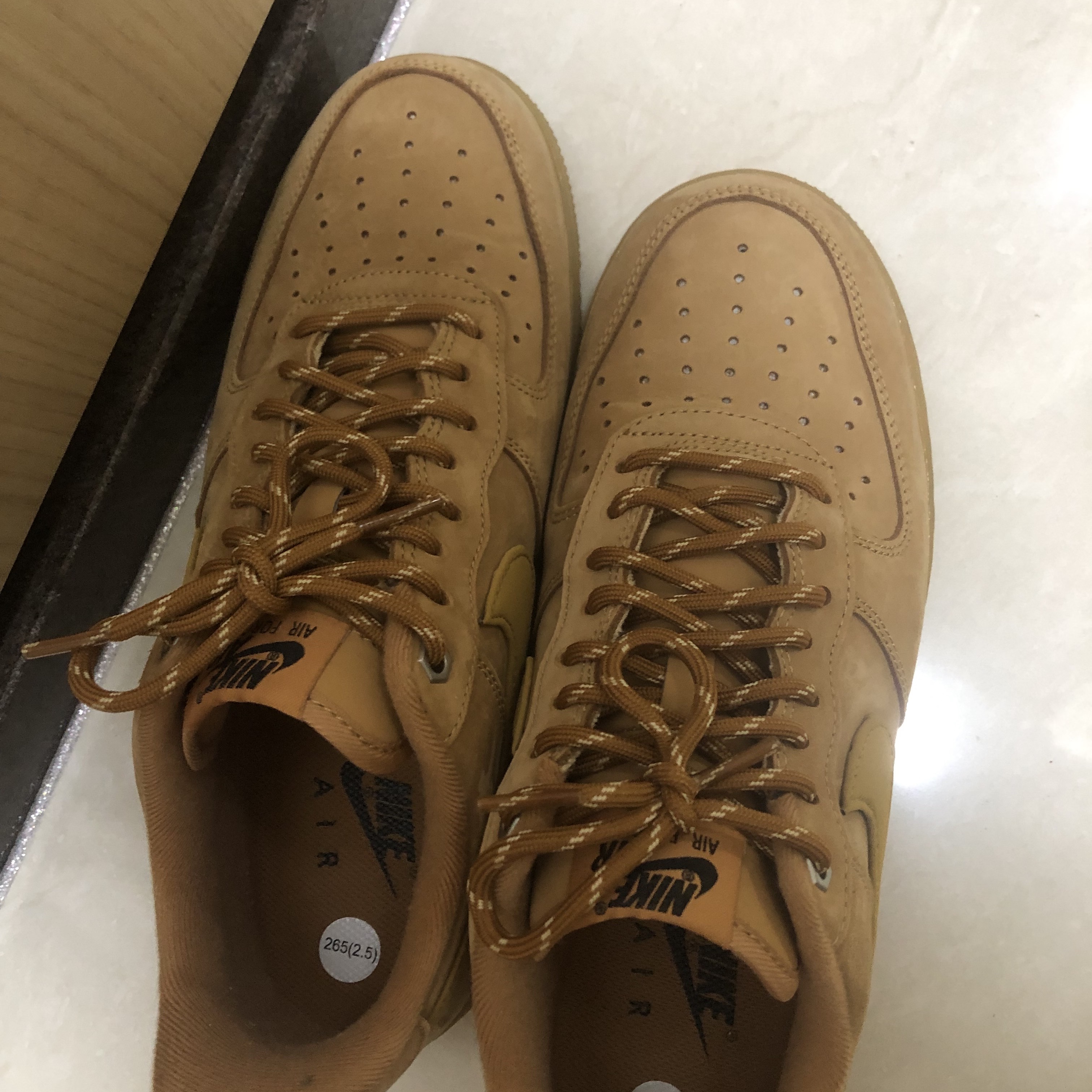 Nike Air Force 1 '07 WB Flax 착용 스타일
