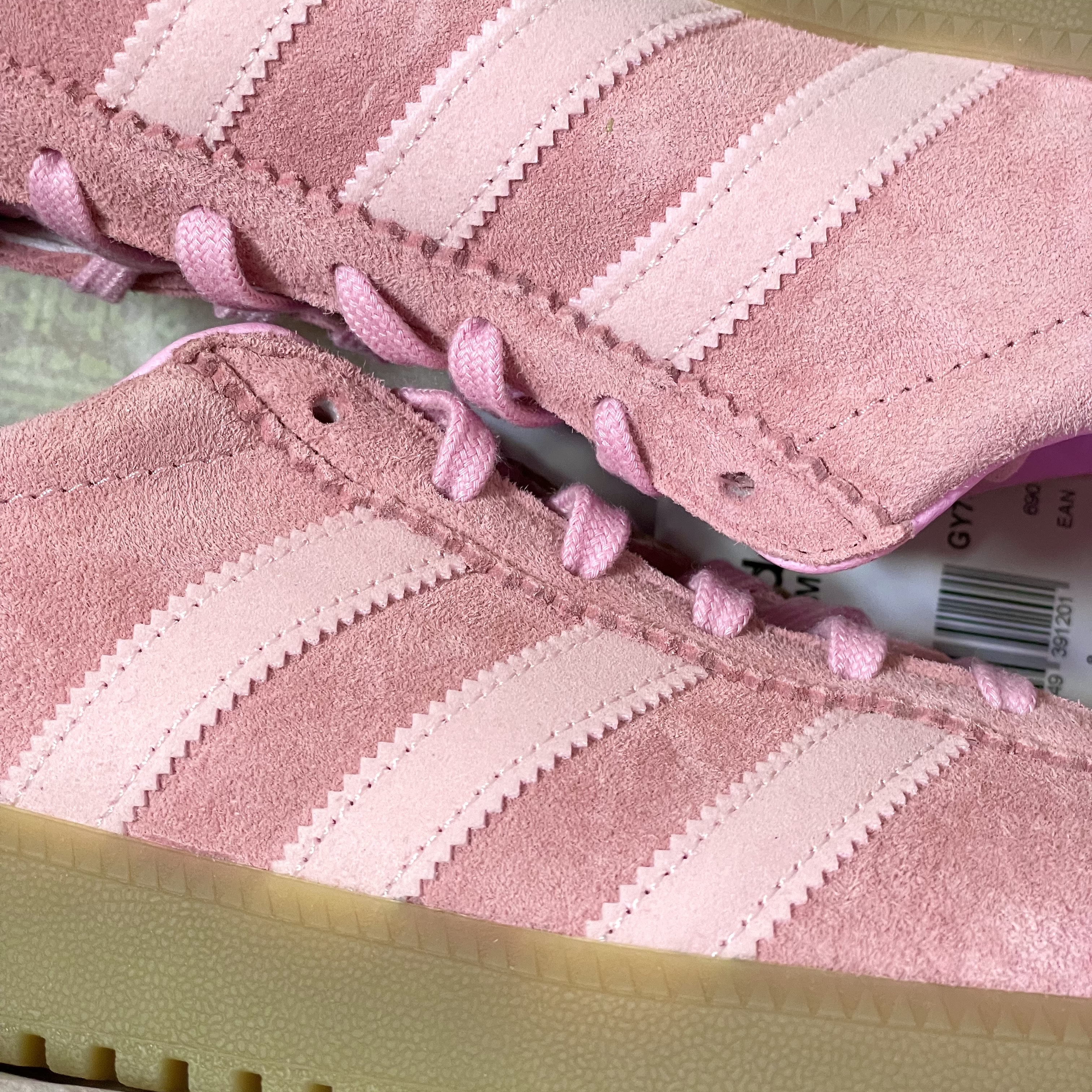 Adidas Bermuda Glow Pink 착용 스타일 - 1