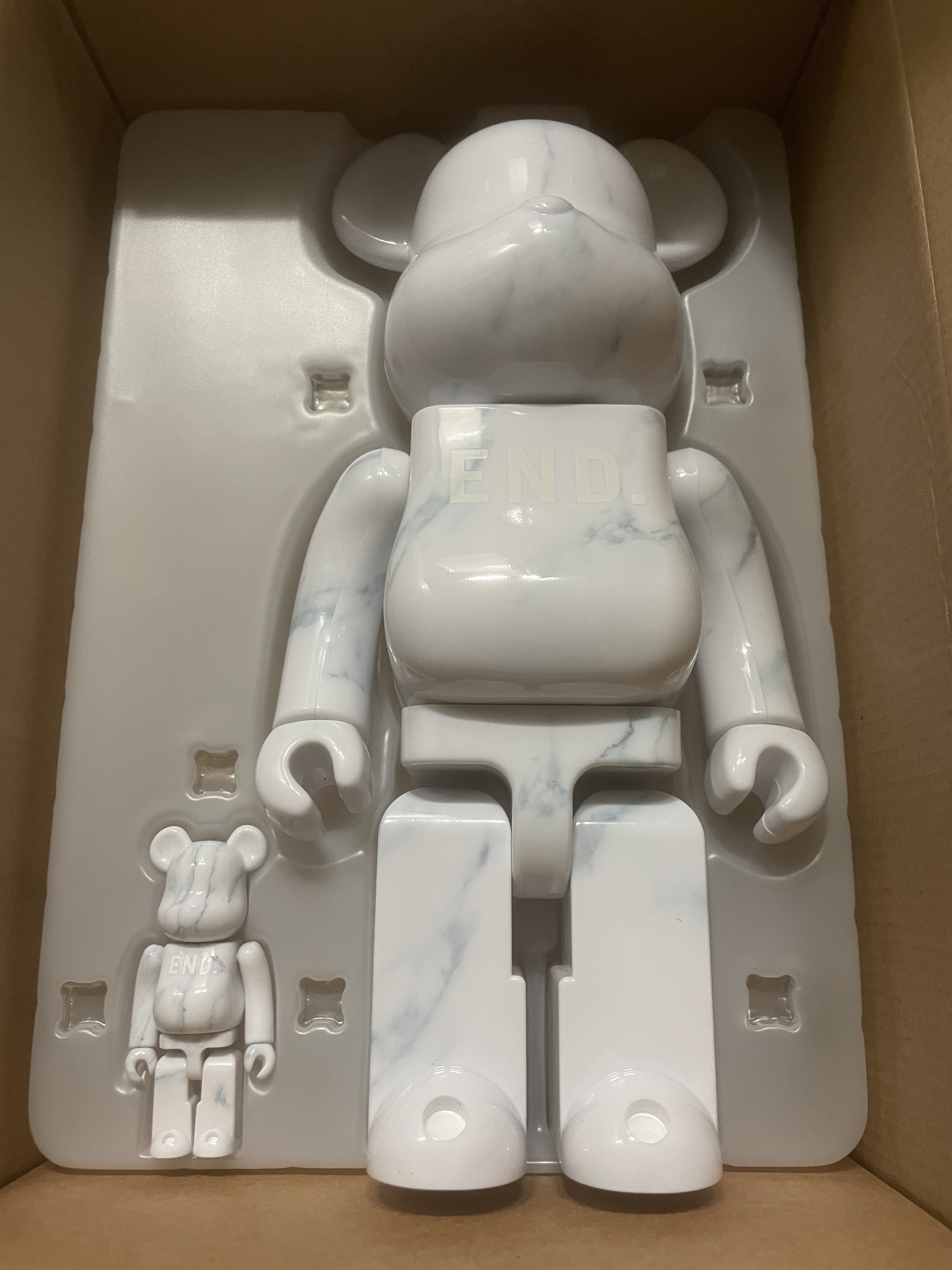Bearbrick x END. Carrera 100% & 400% Set 착용 스타일 - 5