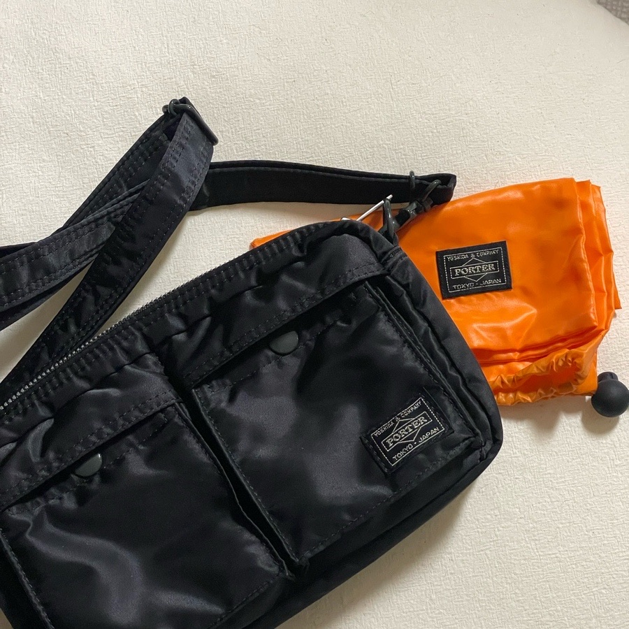 Porter Tanker Shoulder Bag Black 착용 스타일