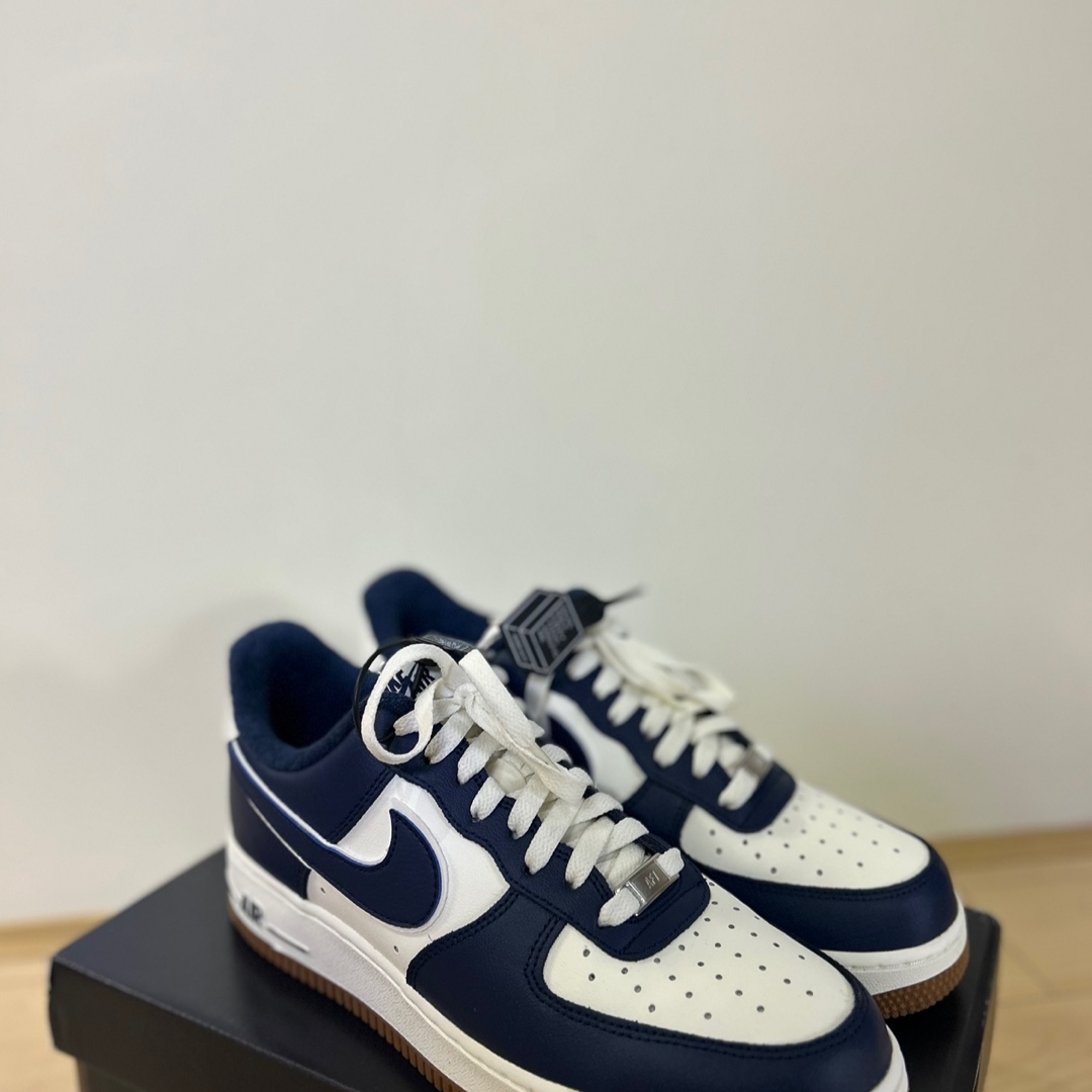 Nike Air Force 1 '07 LV8 Midnight Navy 착용 스타일