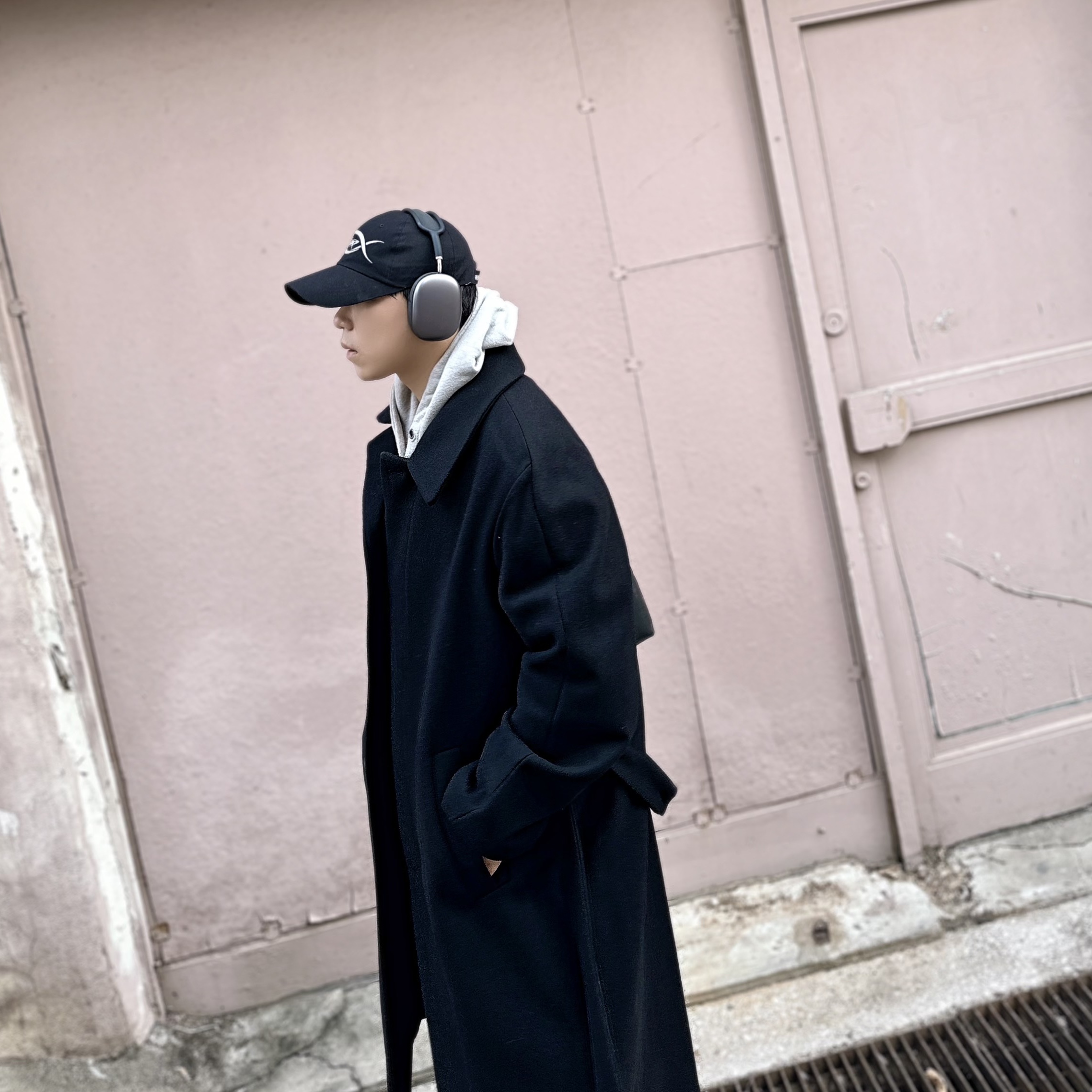Apple AirPods Max Lightning Space Gray (Korean Ver.), Maison Mihara Yasuhiro Blakey OG Sole Leather Low-top Sneakers White 착용 스타일 - 3