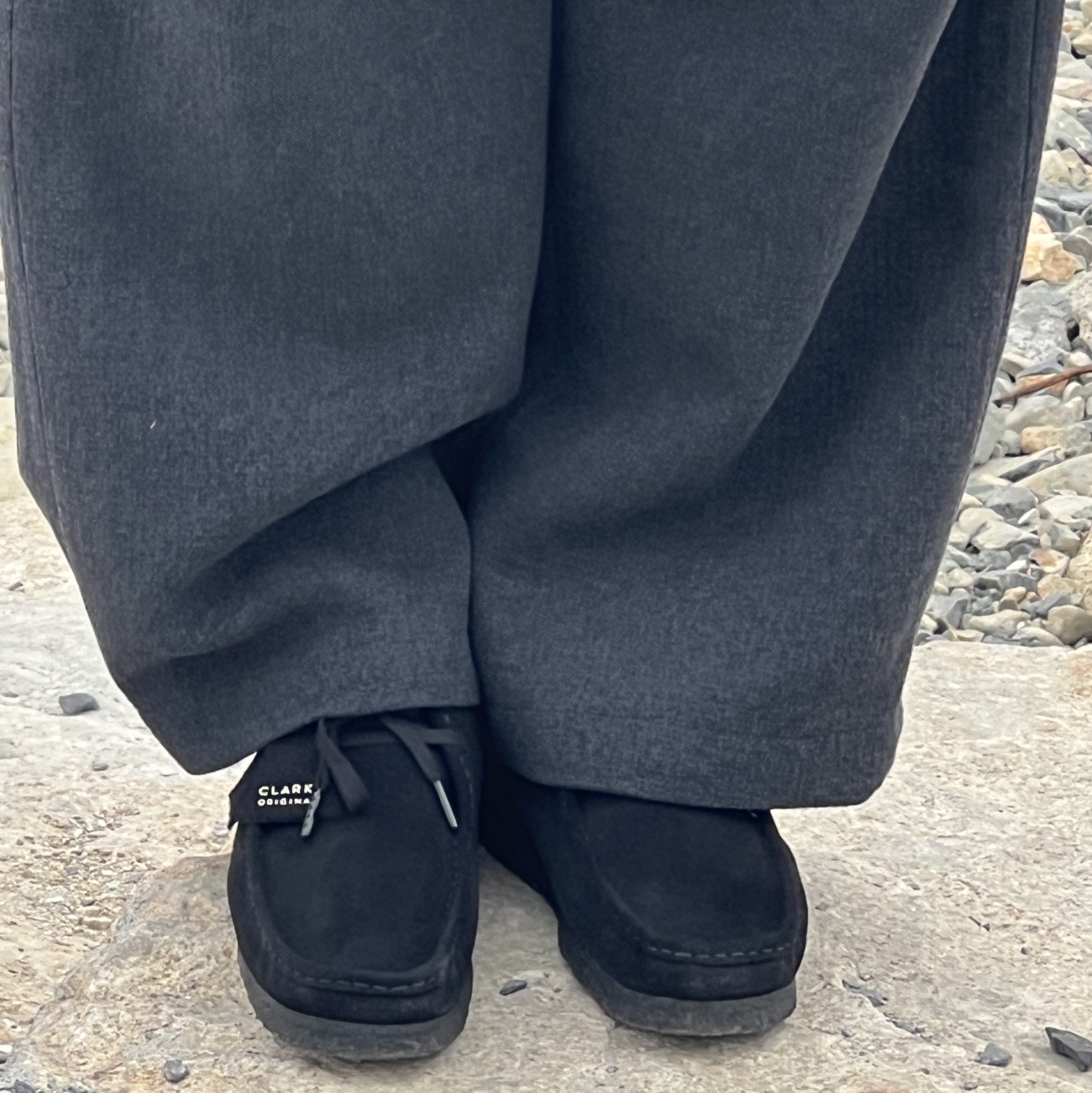 Clarks Wallabee Black Suede 착용 스타일 - 2