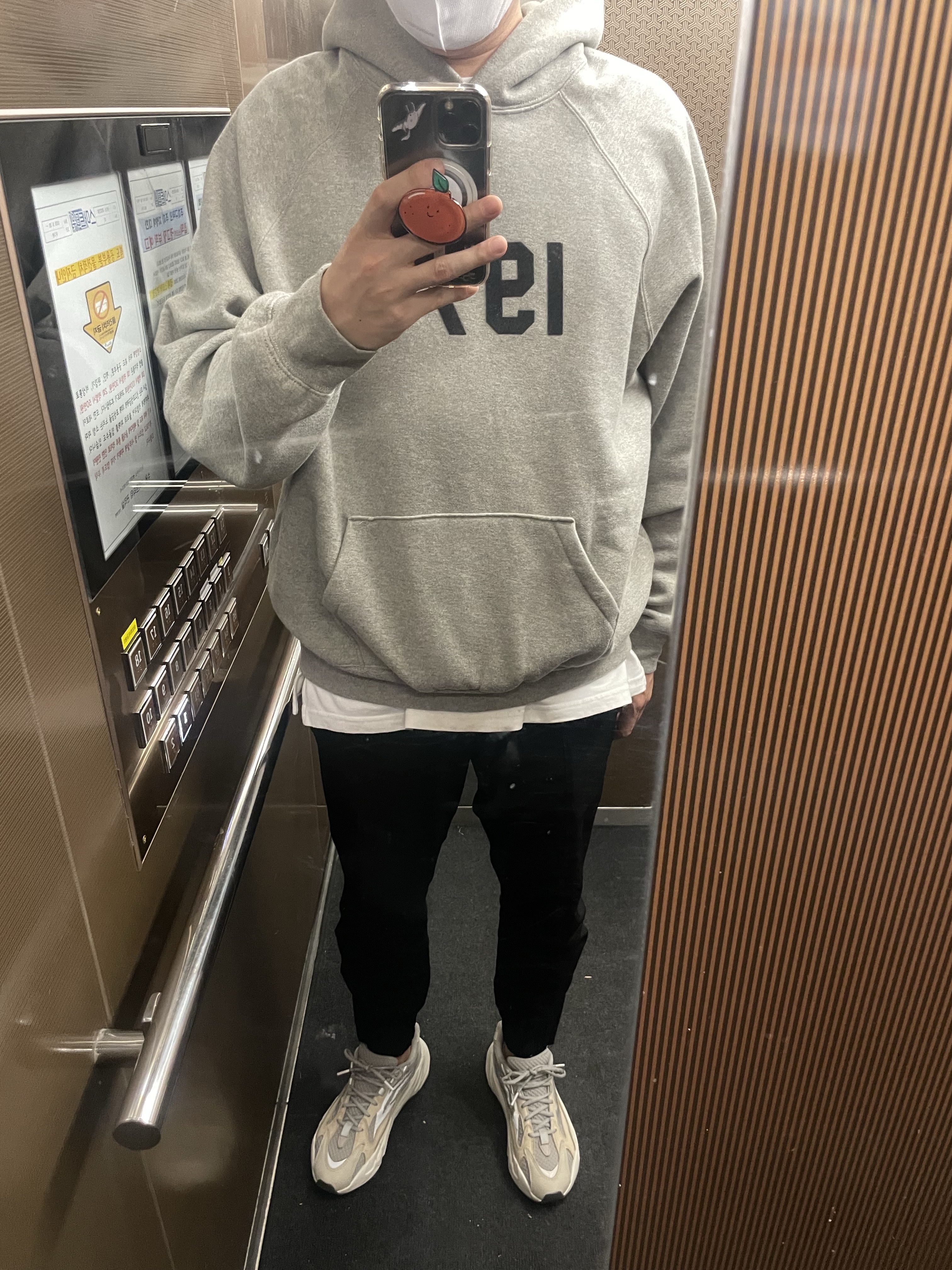 Nike x Billie Eilish NRG Fleece Hoodie Sequoia - Asia, Nike Air Max 97 Triple White Wolf Grey 착용 스타일 - 2