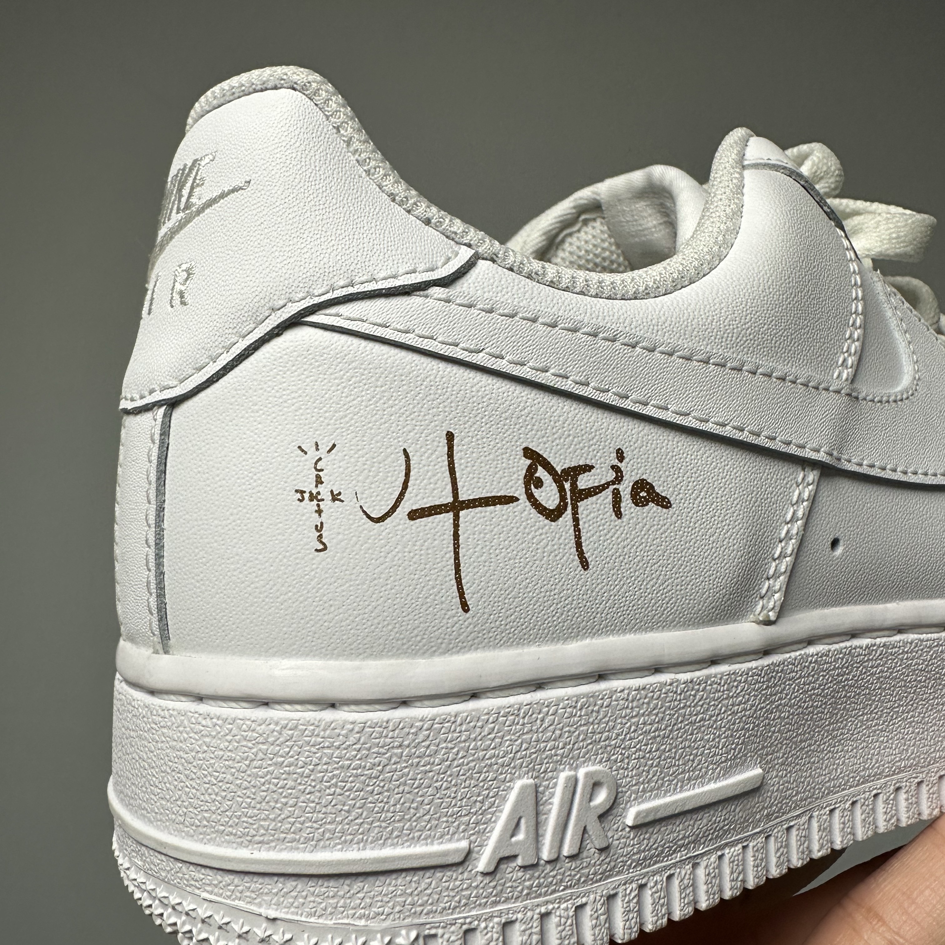 (W) Nike x Travis Scott Air Force 1 '07 Low Cactus Jack Utopia Edition White 착용 스타일 - 4