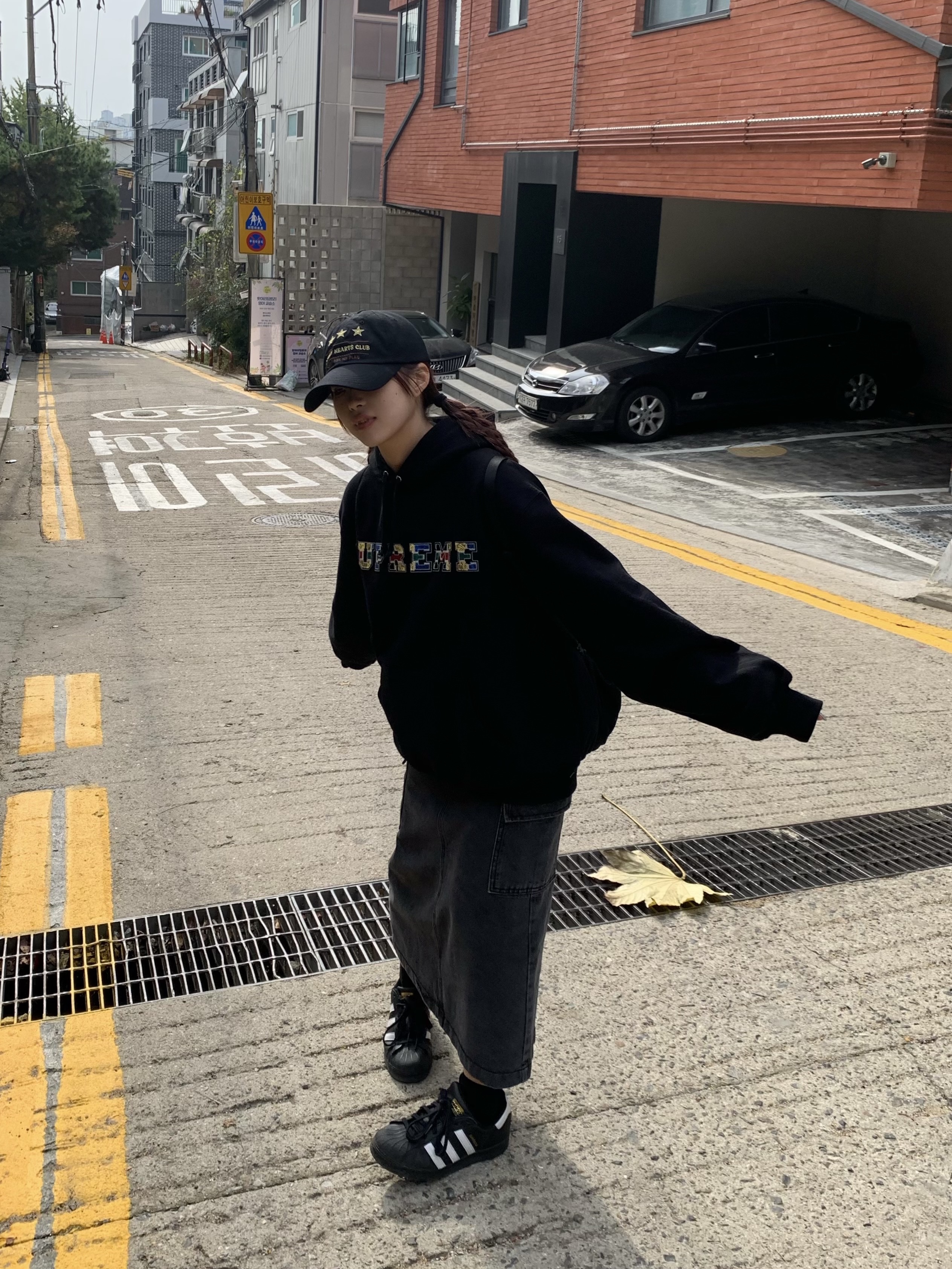 Supreme Collegiate Patchwork Leather Hooded Sweatshirt Black - 23FW, Adidas Superstar Core Black White 착용 스타일 - 2