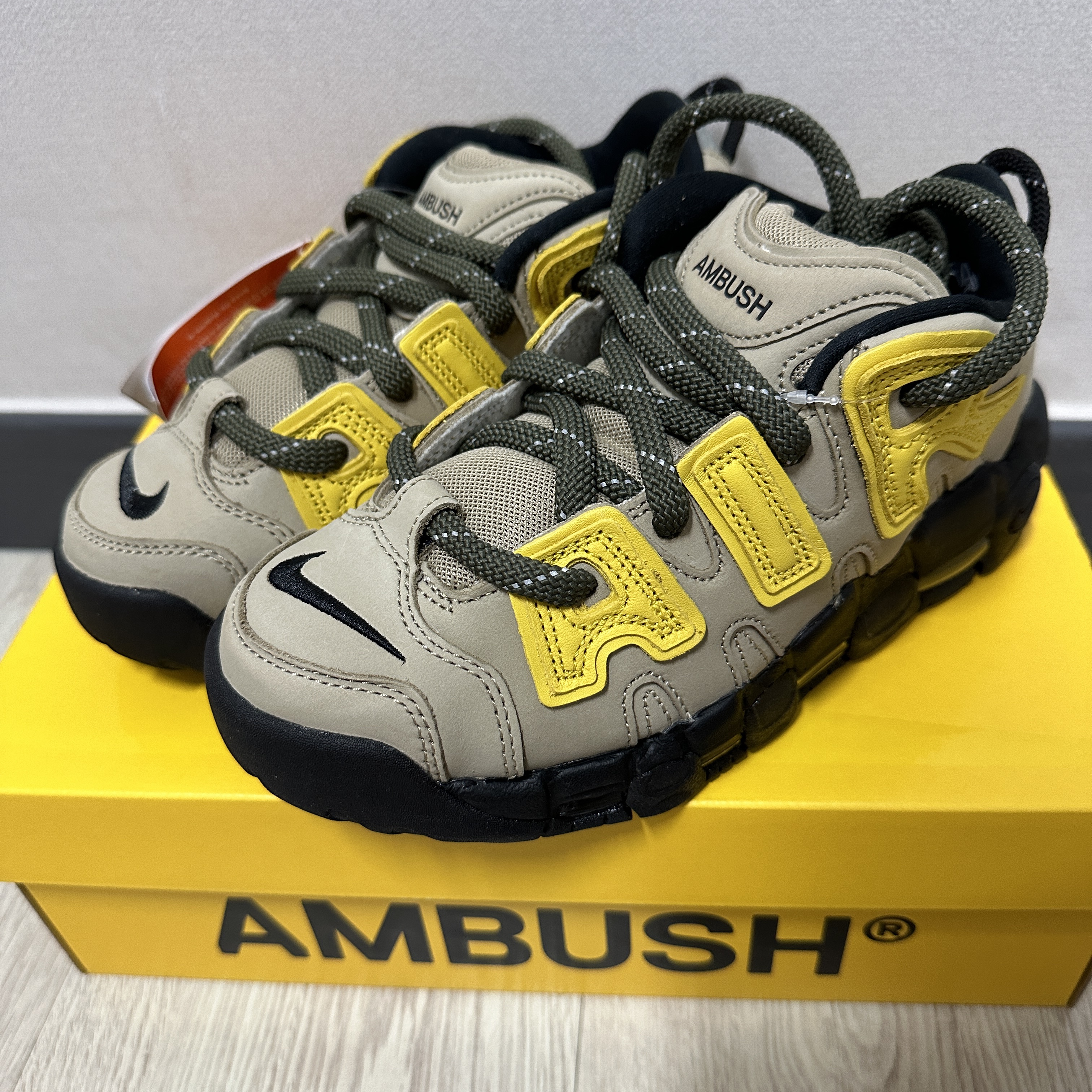 Nike x Ambush Air More Uptempo Low Vivid Sulfur and Limestone 착용 스타일