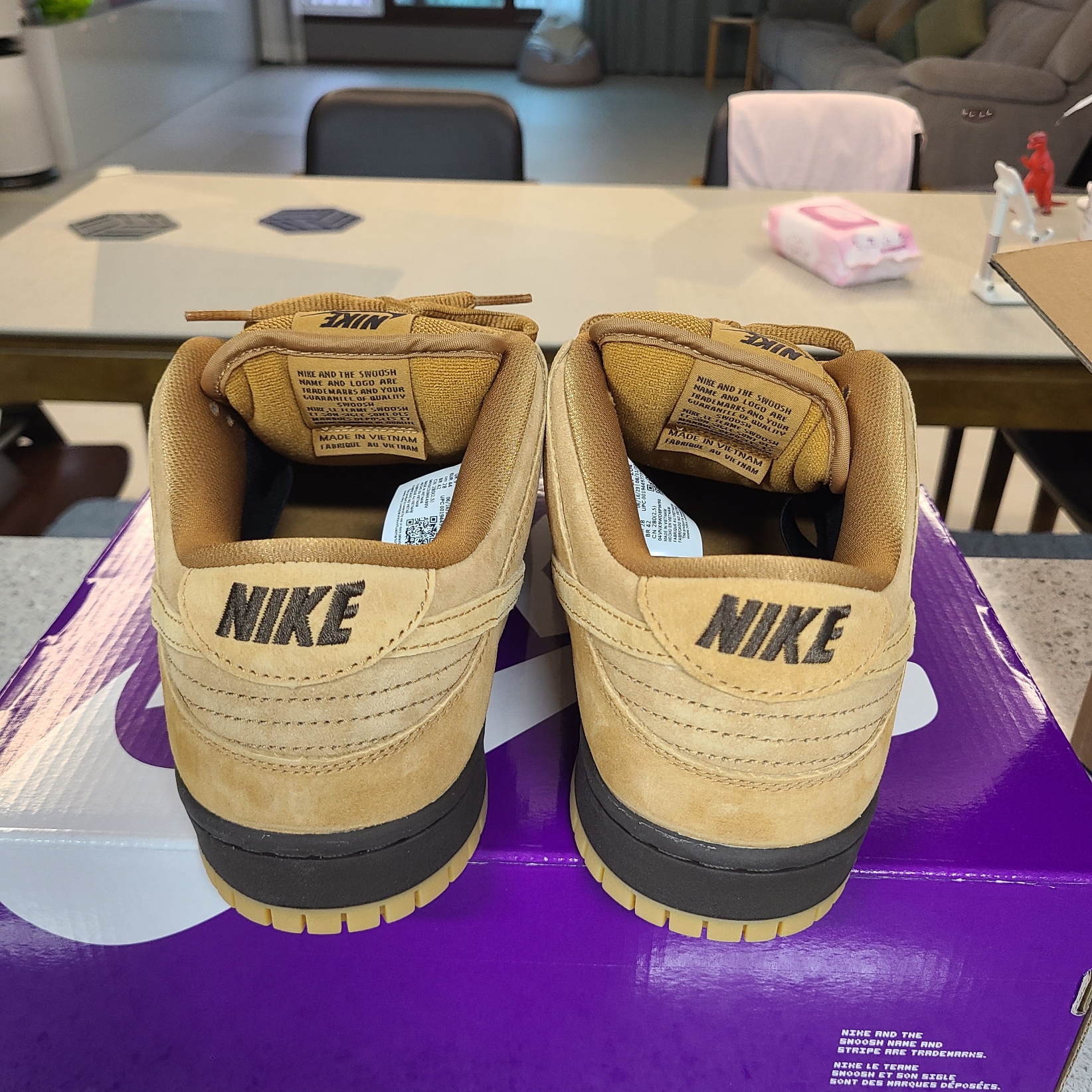 Nike SB Dunk Low Pro Wheat 2023, (TD) Jordan 1 Retro High OG Chicago 2022 착용 스타일 - 6