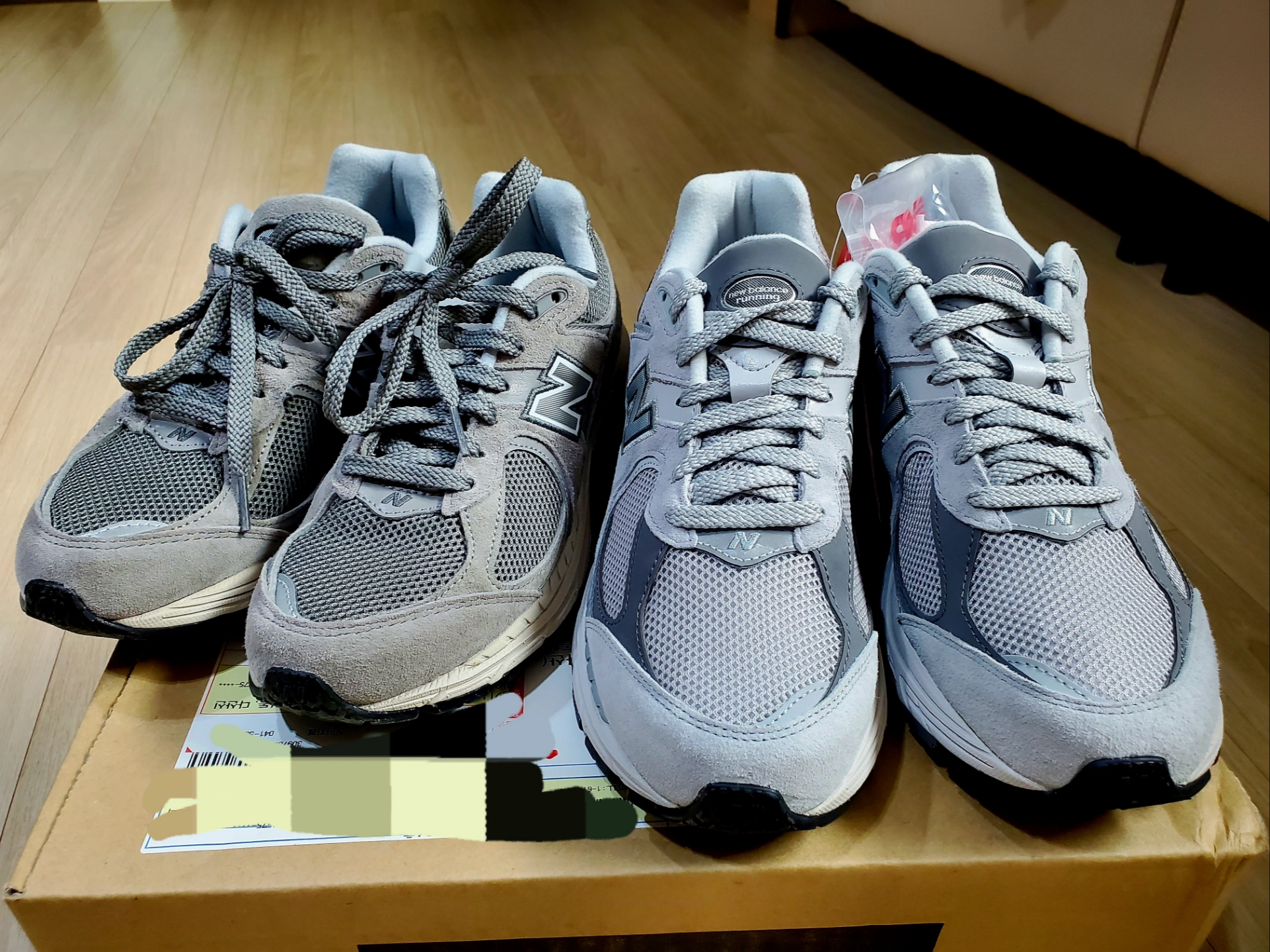 New Balance 2002R Grey, New Balance 2002R T2 Gray 착용 스타일 - 2