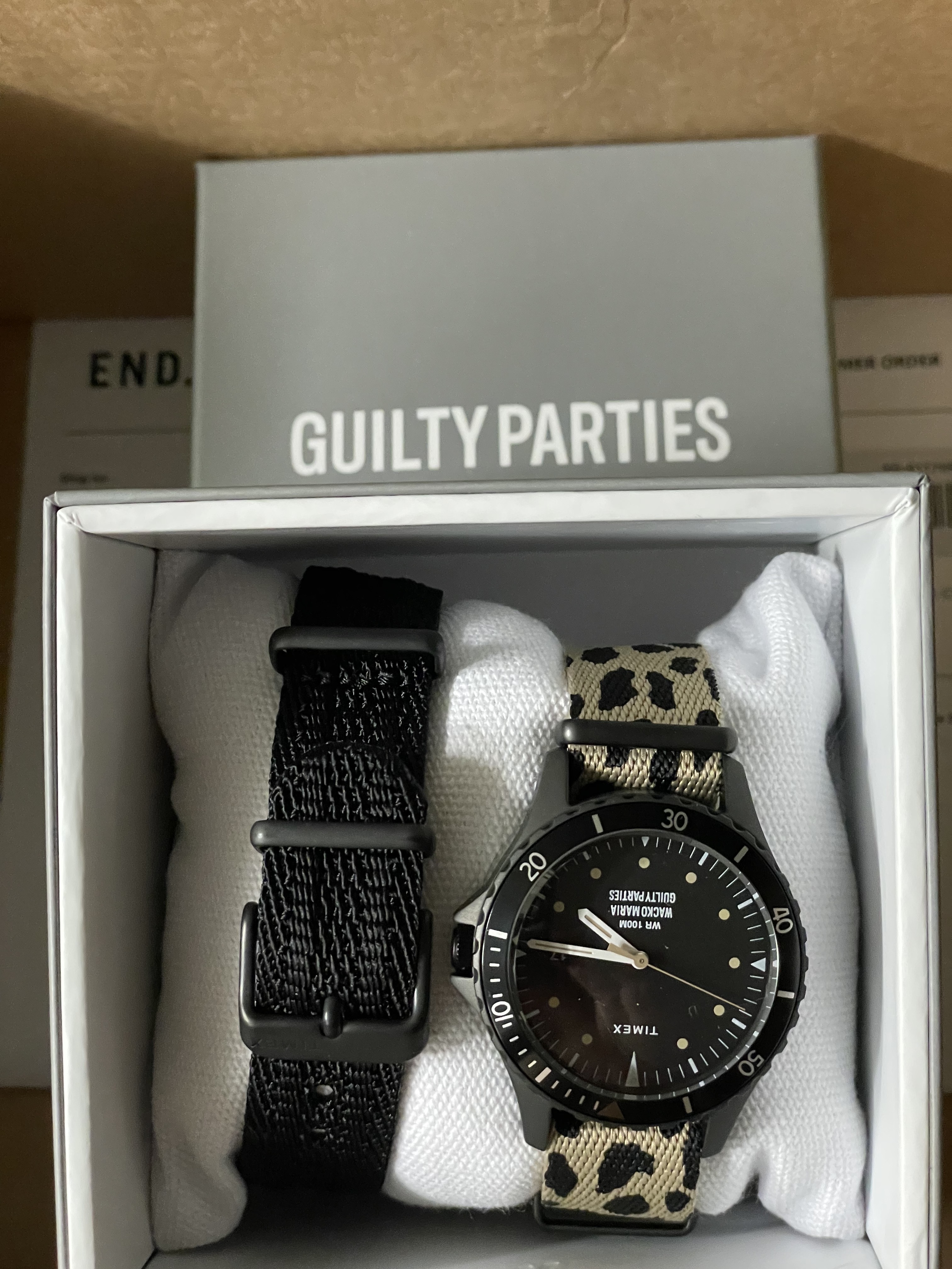 Timex x Wacko Maria x END. Navi 38 Giftset Leopard & Black 착용 스타일 - 3