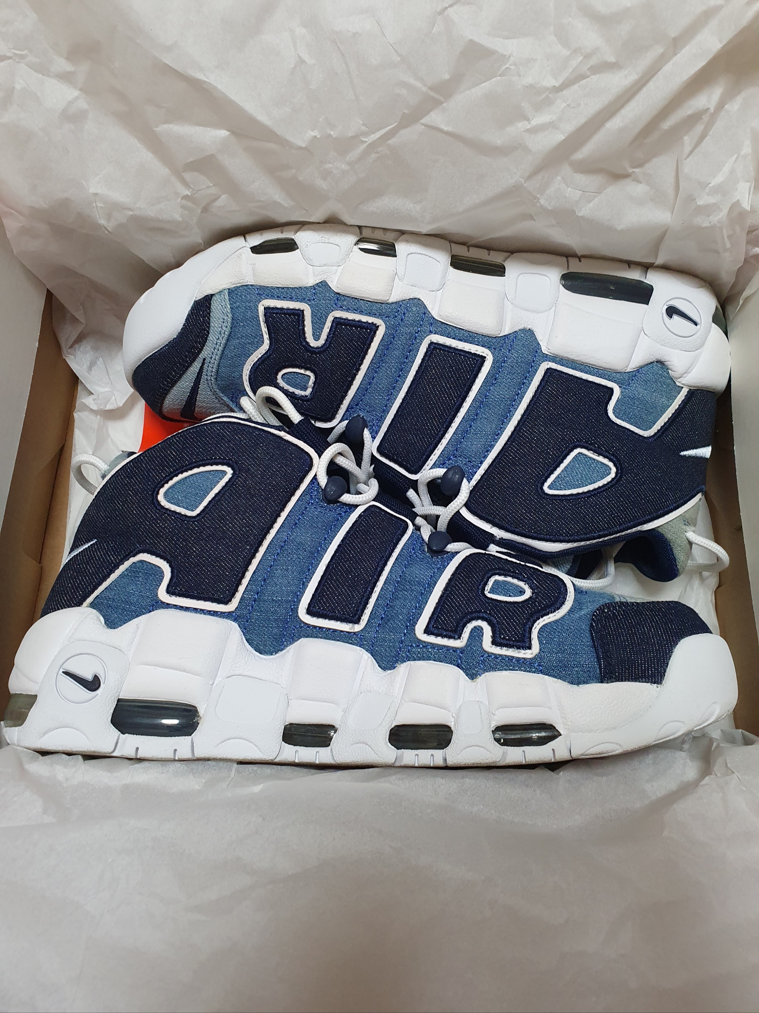 Nike Air More Uptempo 96 Denim 착용 스타일