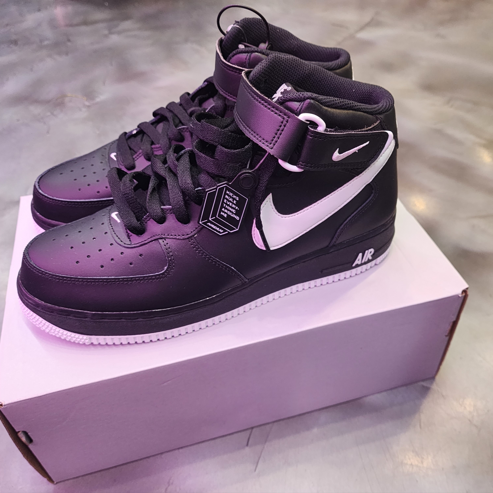 Nike Air Force 1 Mid '07 Black White 착용 스타일 - 1