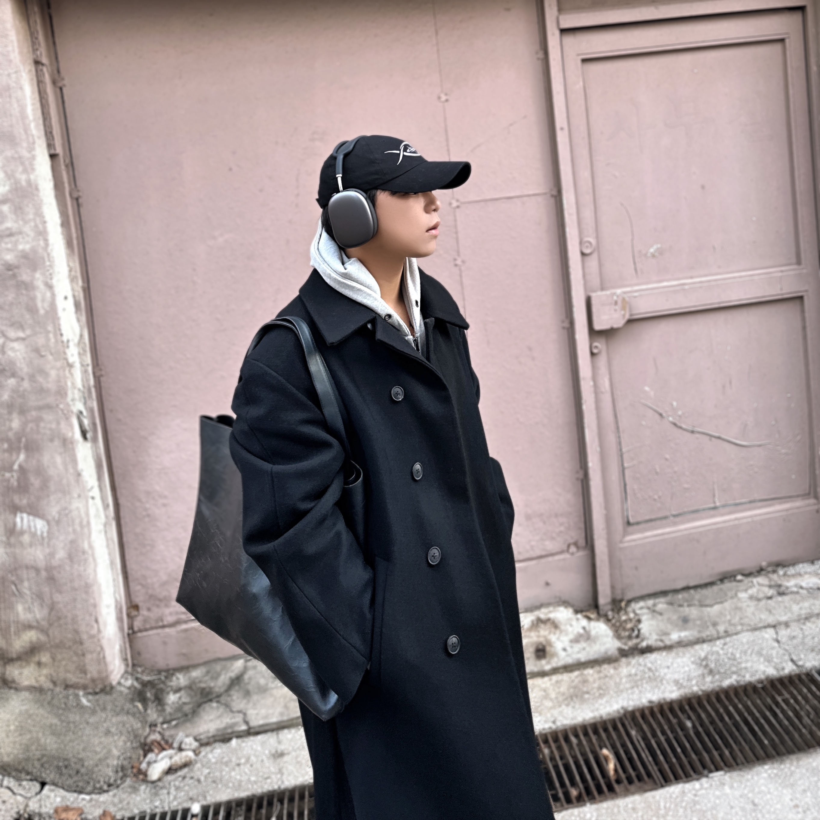 Apple AirPods Max Lightning Space Gray (Korean Ver.), Maison Mihara Yasuhiro Blakey OG Sole Leather Low-top Sneakers White 착용 스타일 - 6