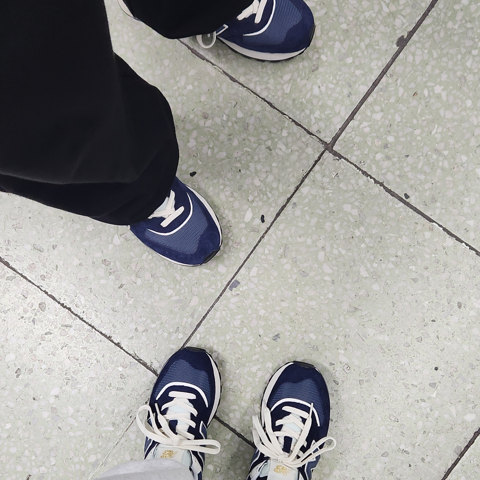 New Balance 574 Legacy Navy 착용 스타일