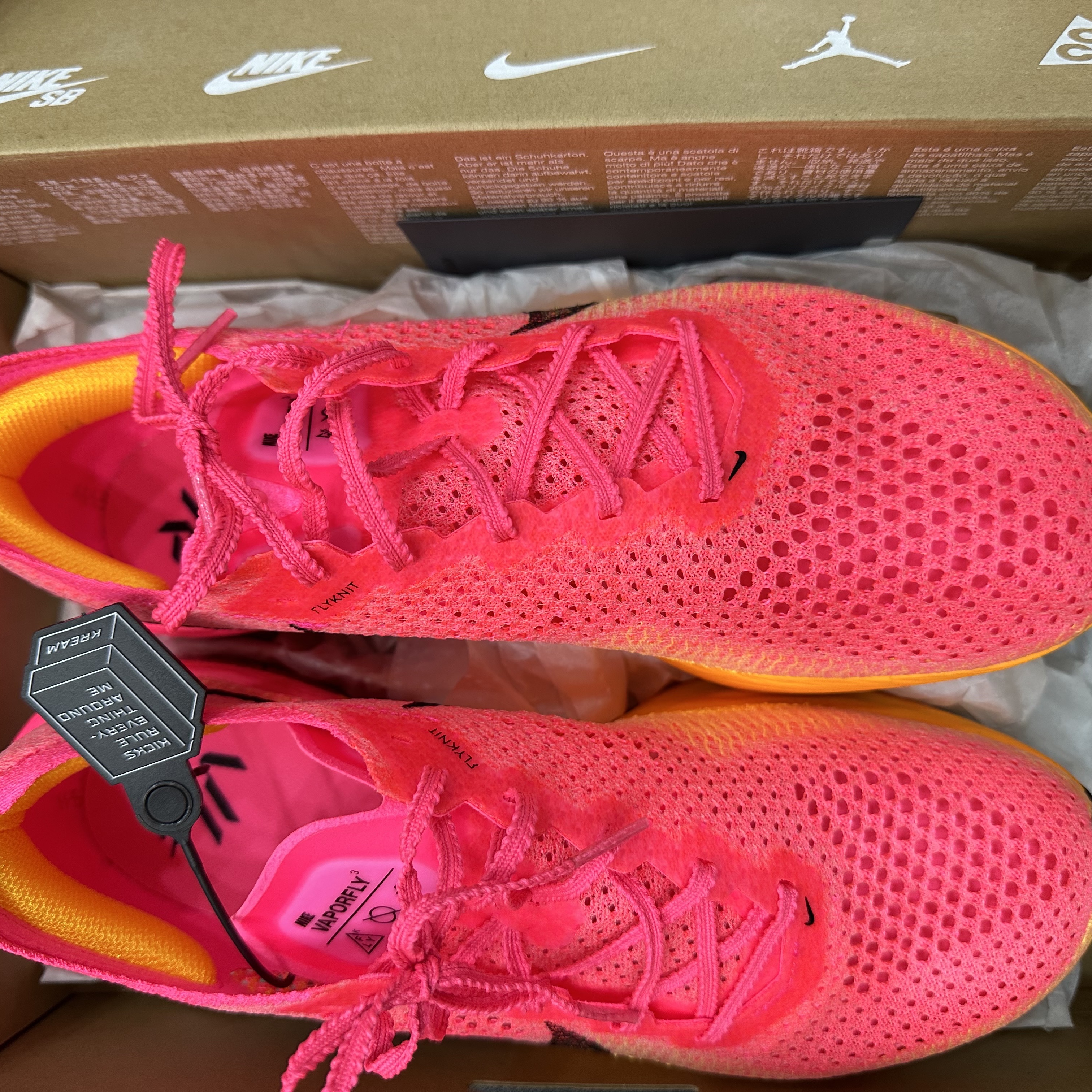 Nike ZoomX Vaporfly Next% 3 Hyper Pink 착용 스타일