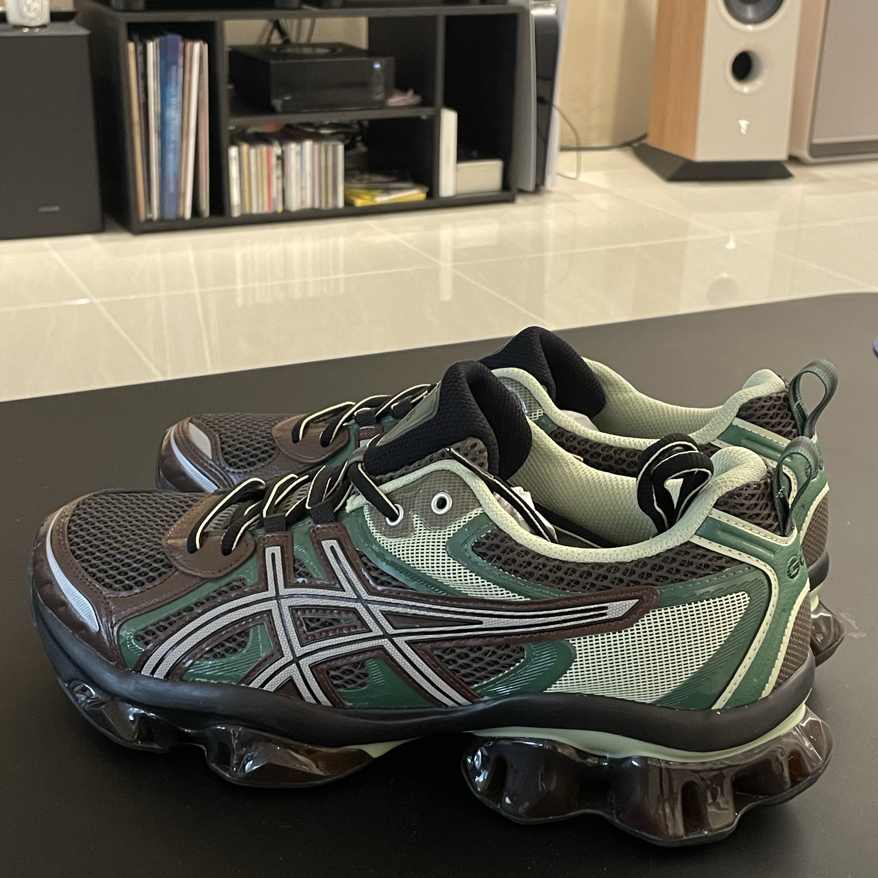 Asics Gel-Quantum Kinetic Dark Sepia Shamrock Green 착용 스타일