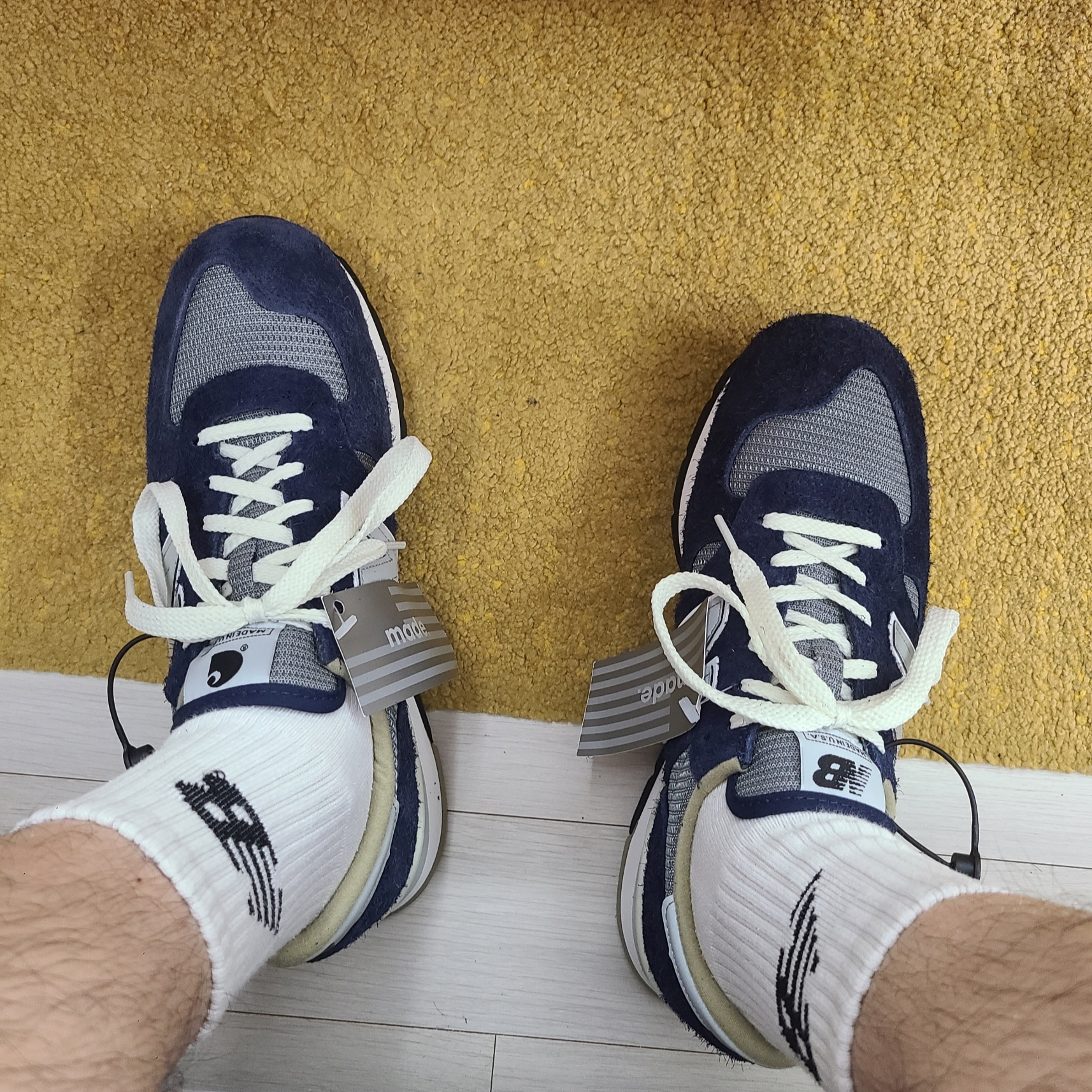 New Balance x Carhartt WIP 990v1 Made in USA Sculpture Center 착용 스타일 - 3